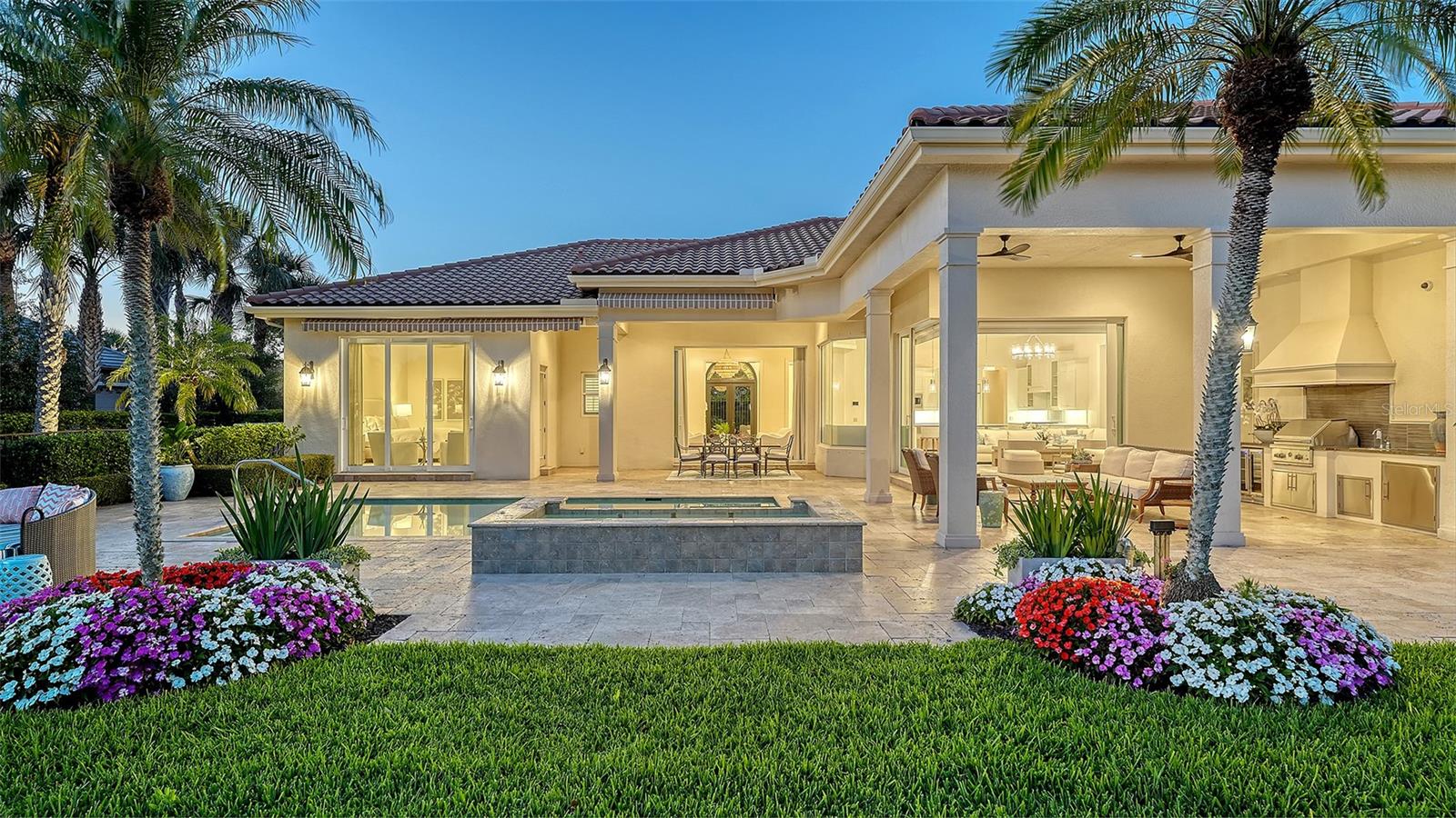 FOUNDERS CLUB - Residential