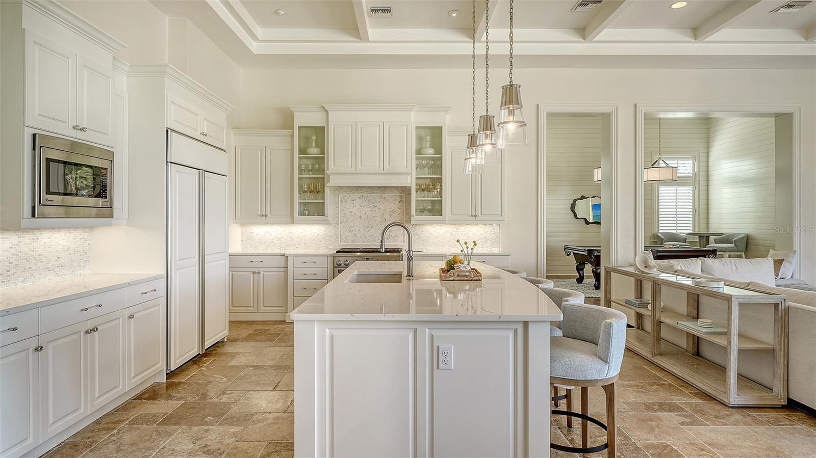 FOUNDERS CLUB - Residential