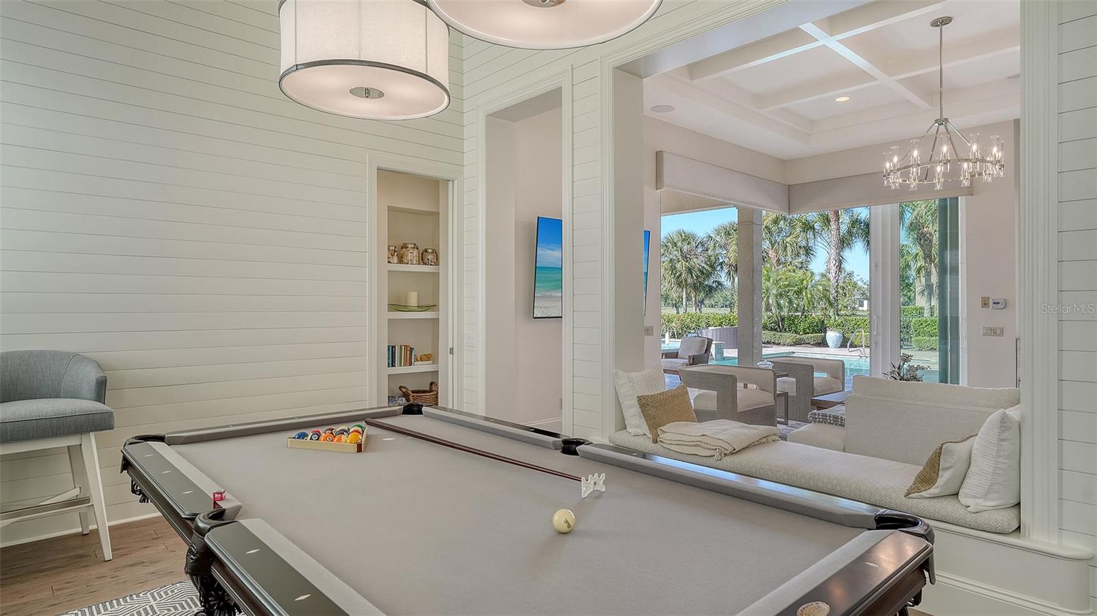 FOUNDERS CLUB - Residential