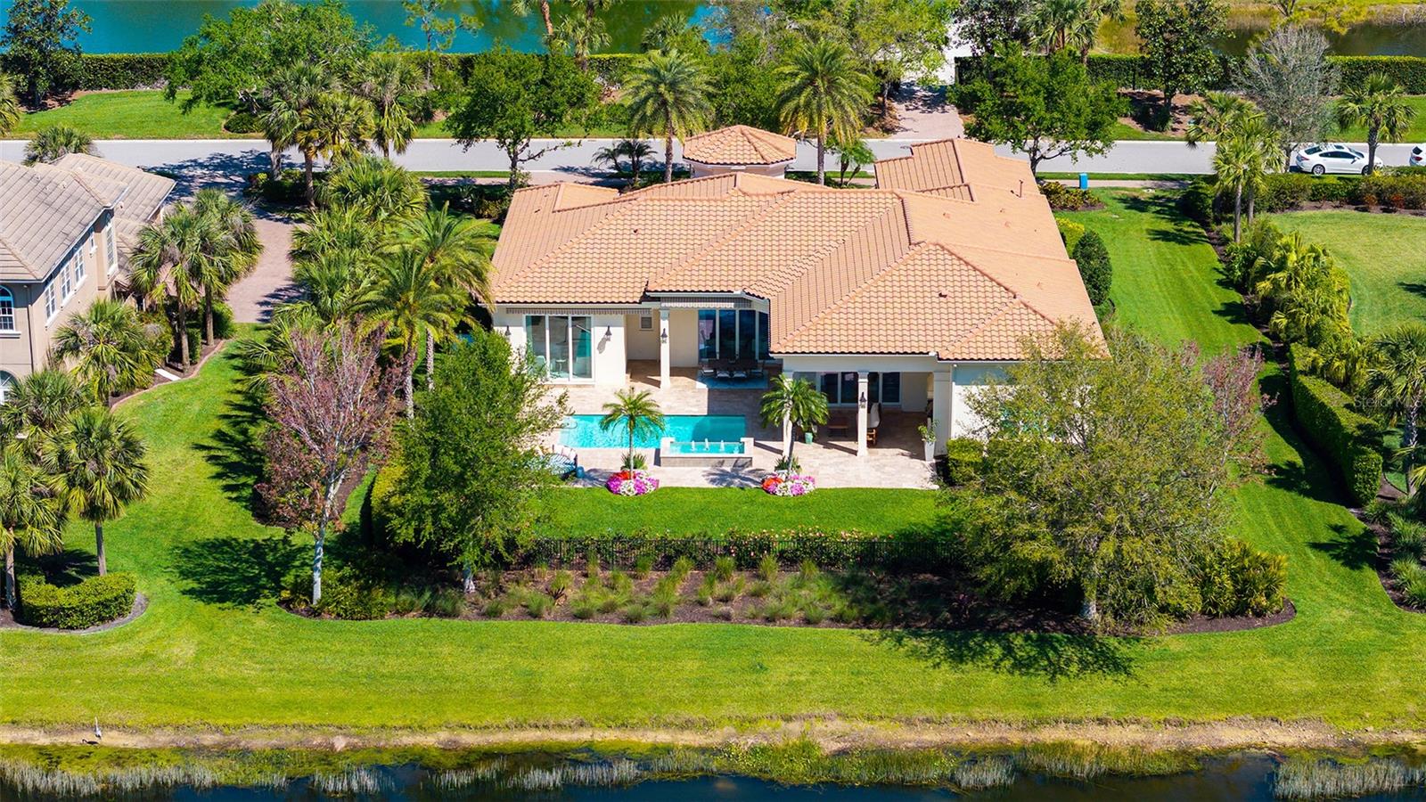 FOUNDERS CLUB - Residential