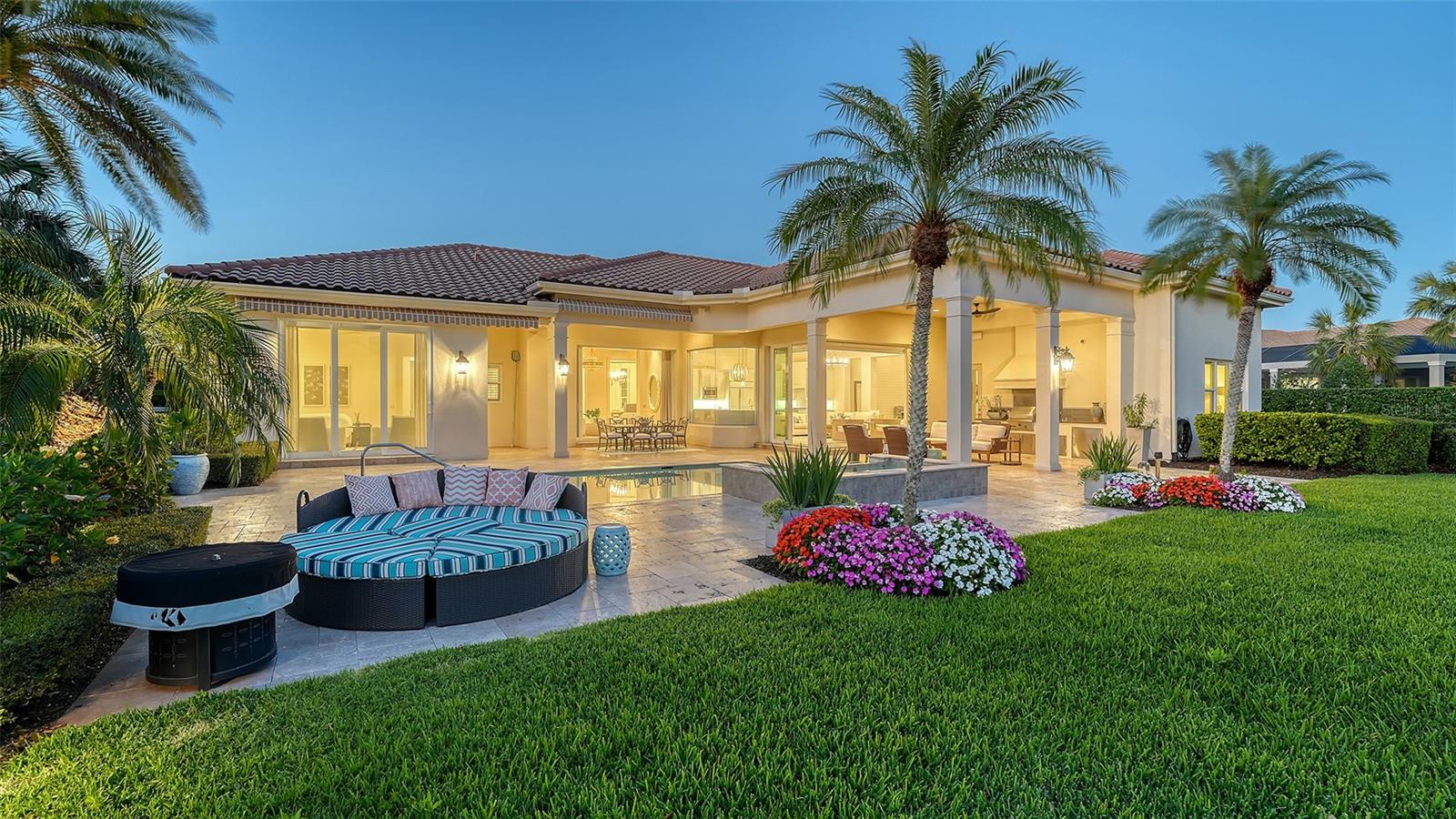 FOUNDERS CLUB - Residential