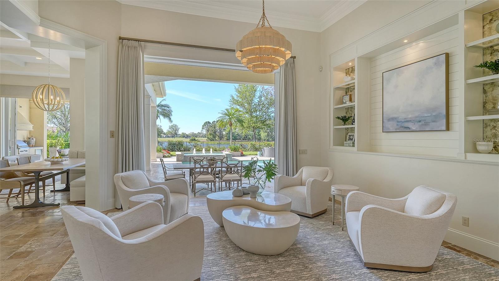 FOUNDERS CLUB - Residential