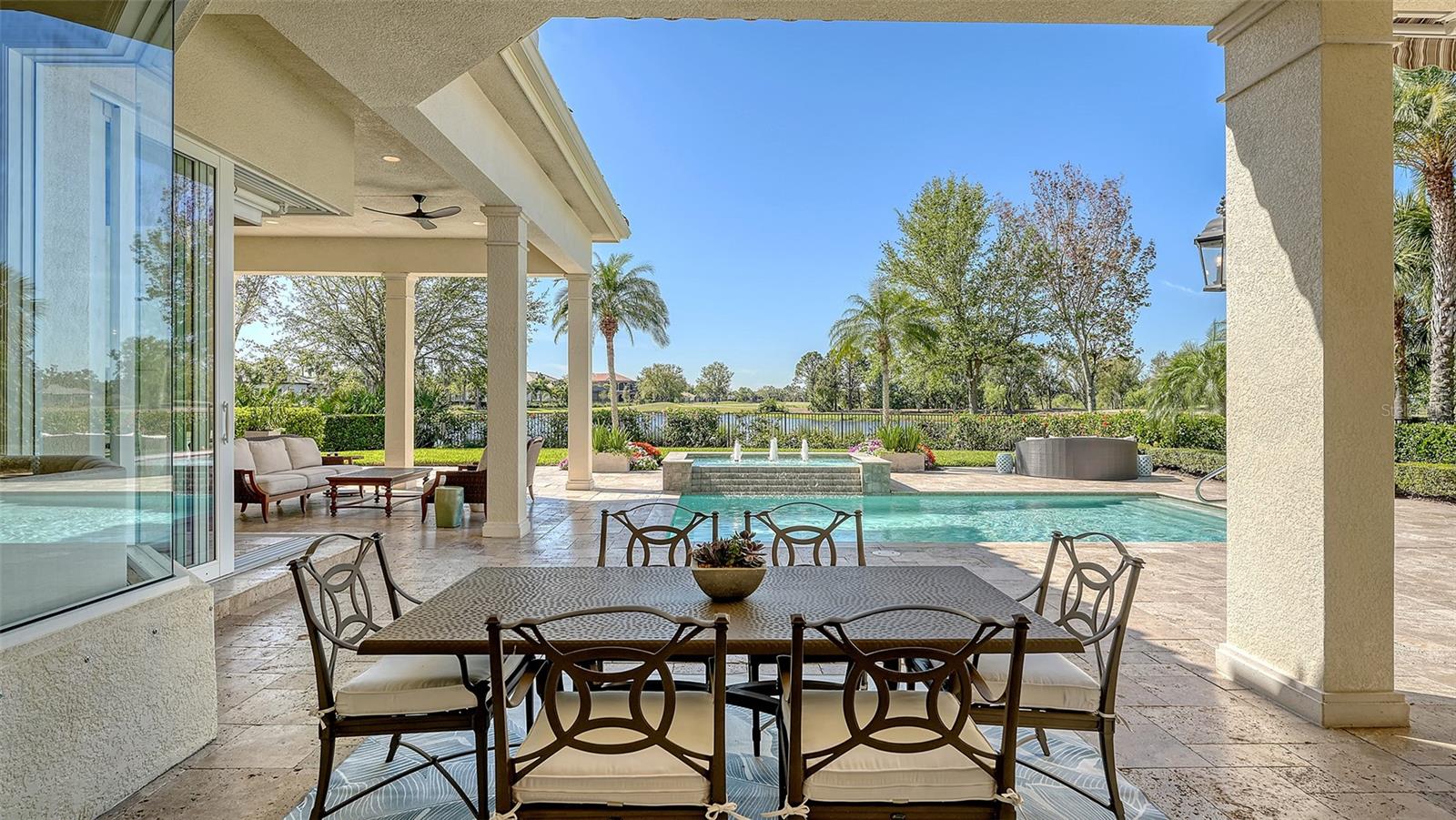 FOUNDERS CLUB - Residential