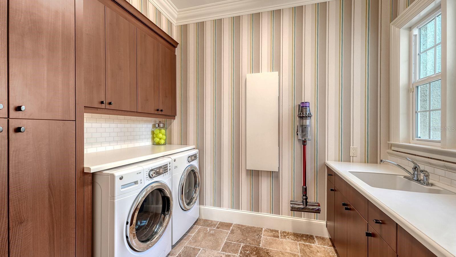 FOUNDERS CLUB - Residential