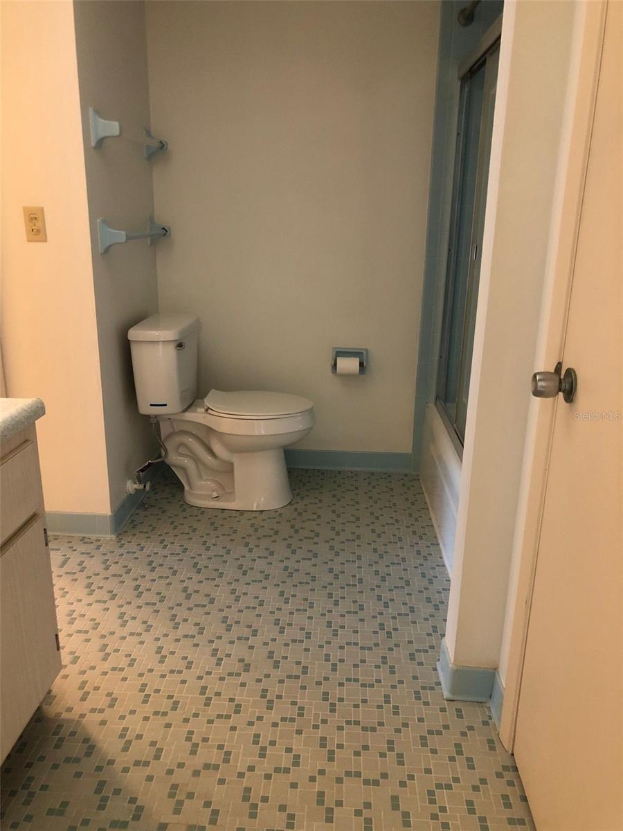 VENICE AVE CONDO - Residential