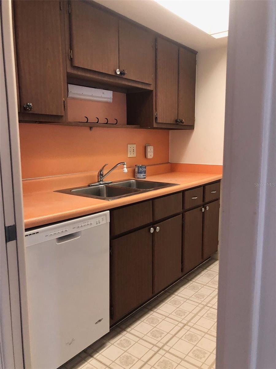 512 W VENICE AVENUE 205