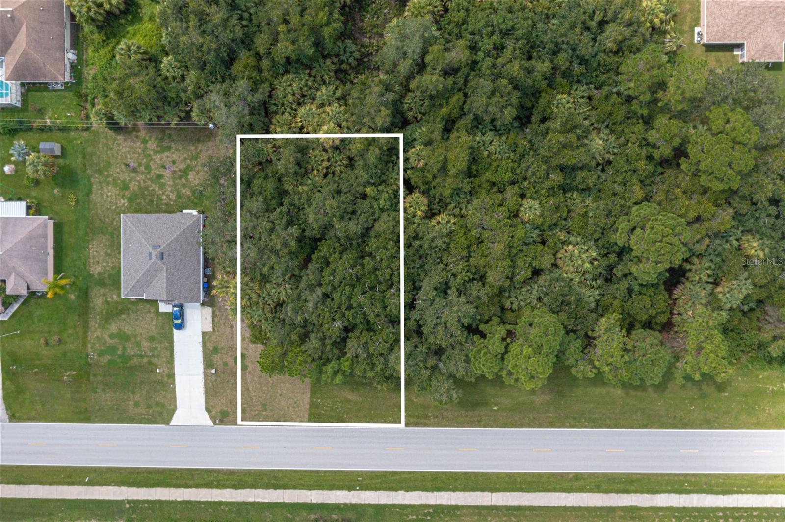 Take a look at this great 80x125 lot, just a short drive from the beautiful Port Charlotte beaches. It's located in a nice, quiet area surrounded by friendly neighborhoods, making it a perfect spot for building or investment. There's plenty of potential here for development. We also have a few more lots like this one, so if you're interested or want to know more, don't hesitate to reach out. We're happy to answer any questions you may have or help you with the next steps.