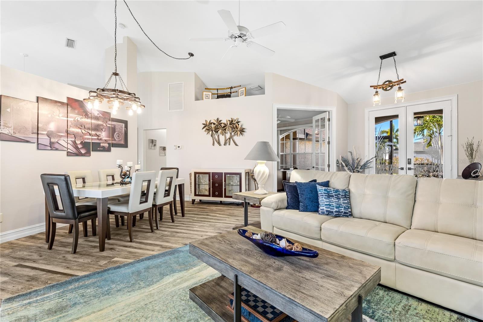 ROYAL TEE COUNTRY CLUB ESTATES - Residential