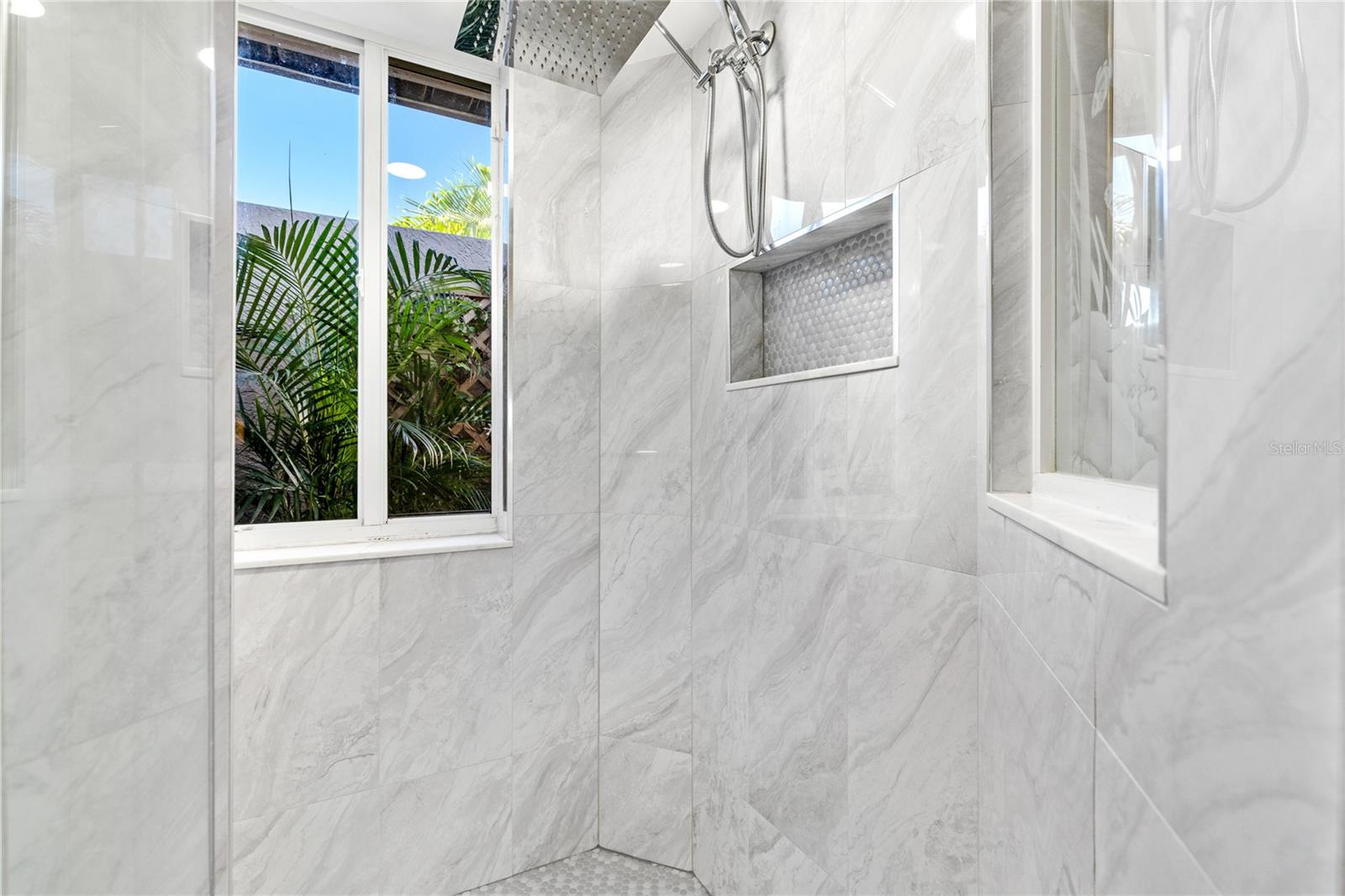 ROYAL TEE COUNTRY CLUB ESTATES - Residential