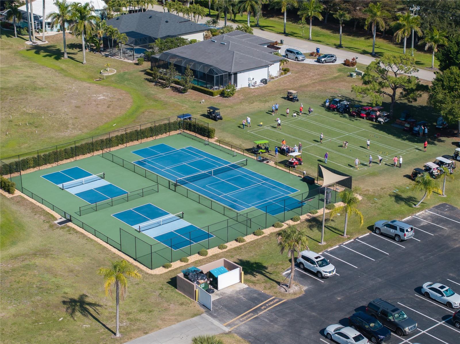 ROYAL TEE COUNTRY CLUB ESTATES - Residential