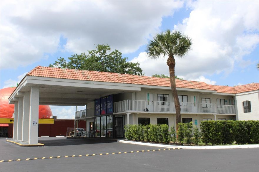 Investors opportunity only minutes away from what Orlando is most famous for - DISNEY! This newly remodeled studio is in the heart of all
Kissimmee/Orlando brings! This is perfect  to add to your portfolio if you're looking for turn-key, convenient, and rental-ready. located only a few miles from the parks, Celebration and malls.