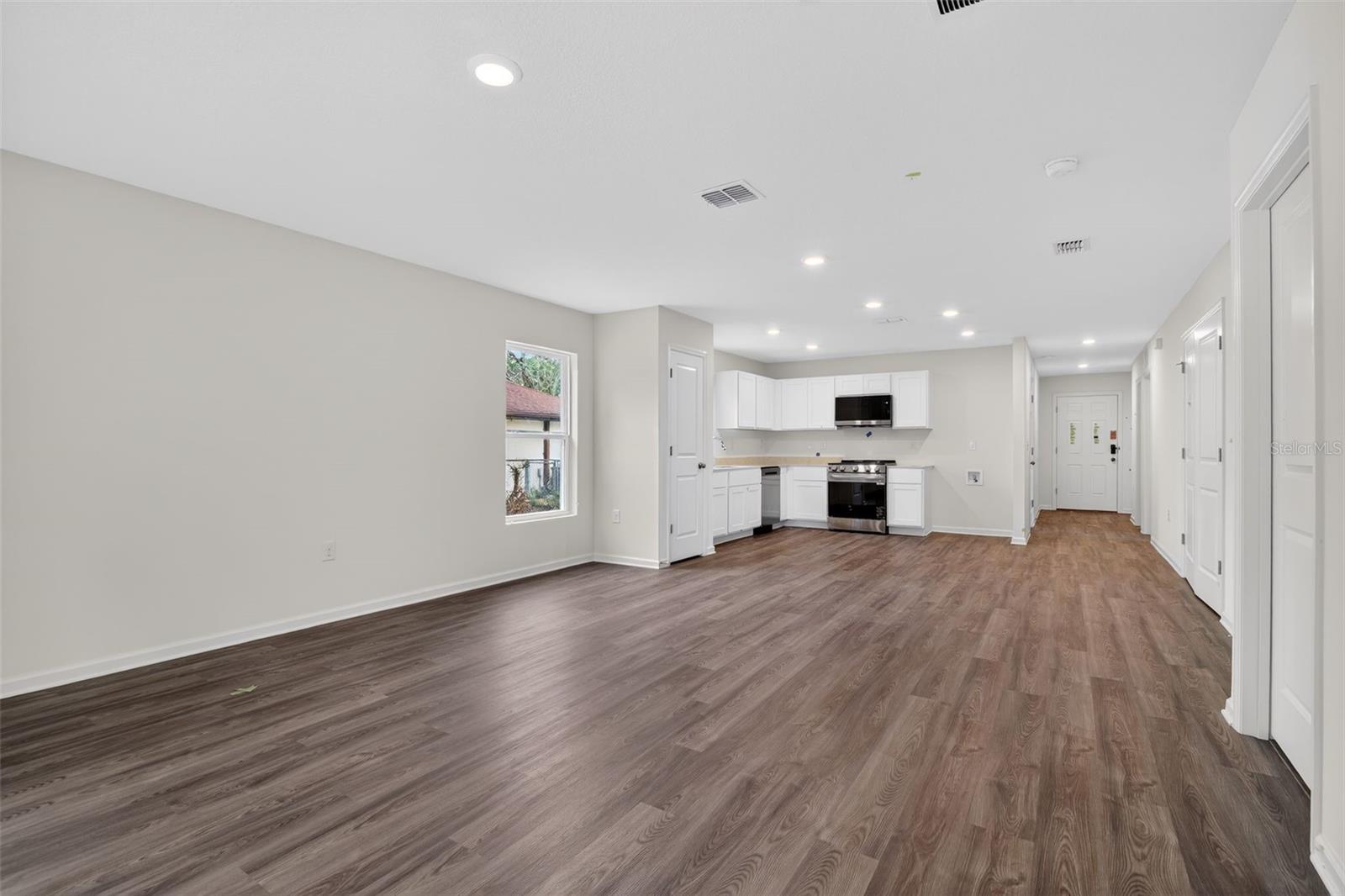 RAINBOW LAKES ESTATES - Residential