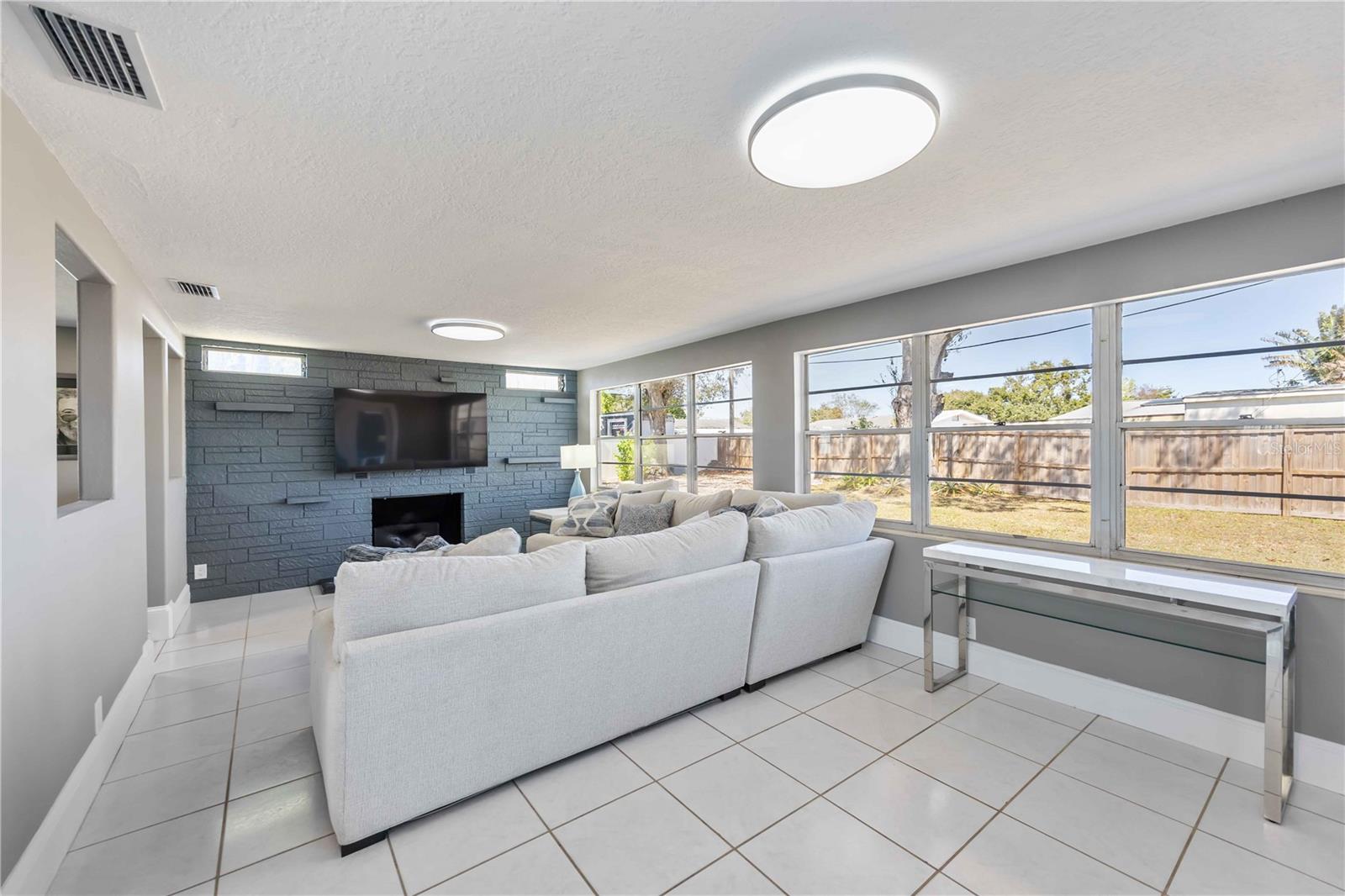 1824 RHOADES TERRACE