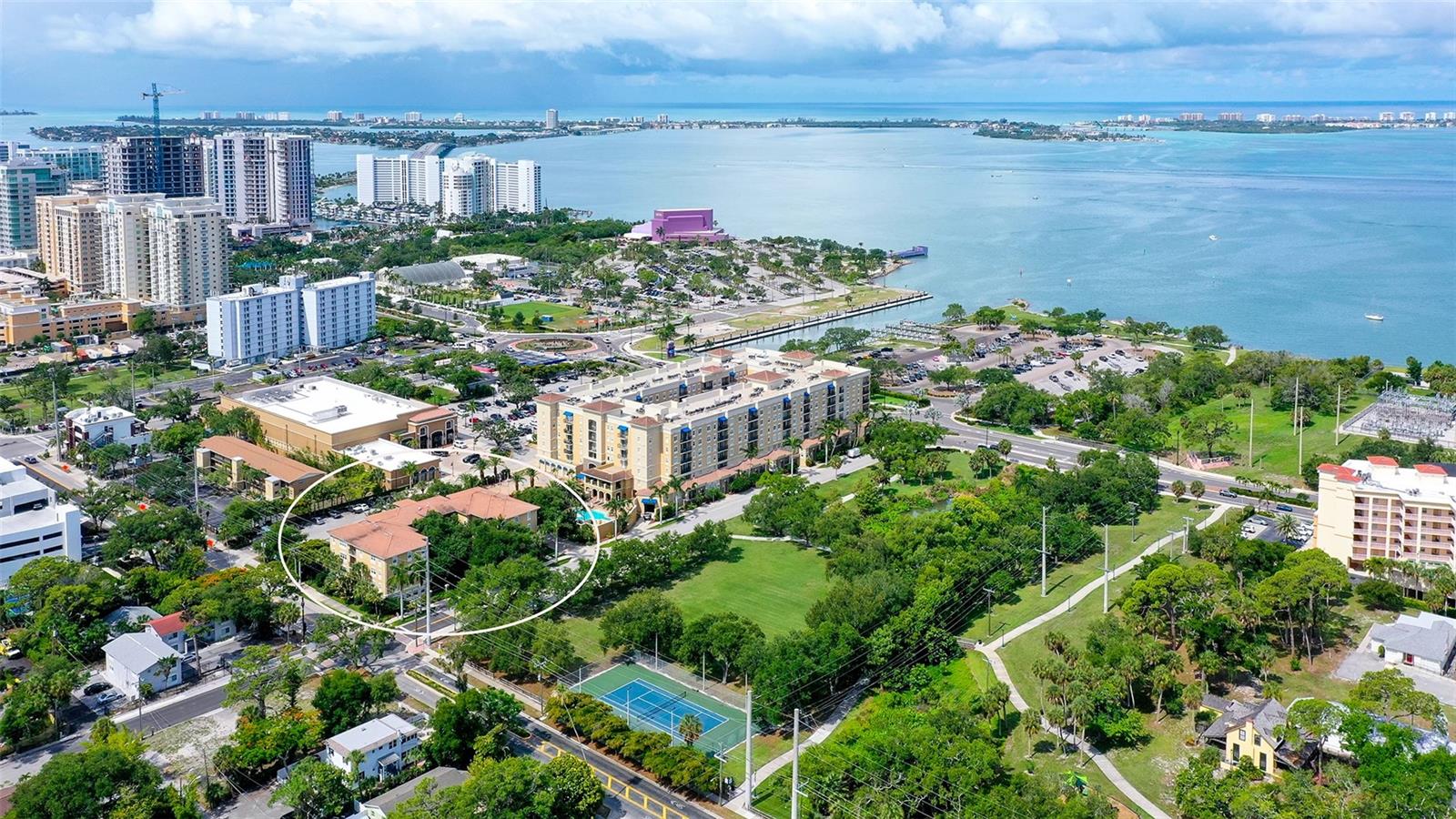 BROADWAY PROMENADE - Residential