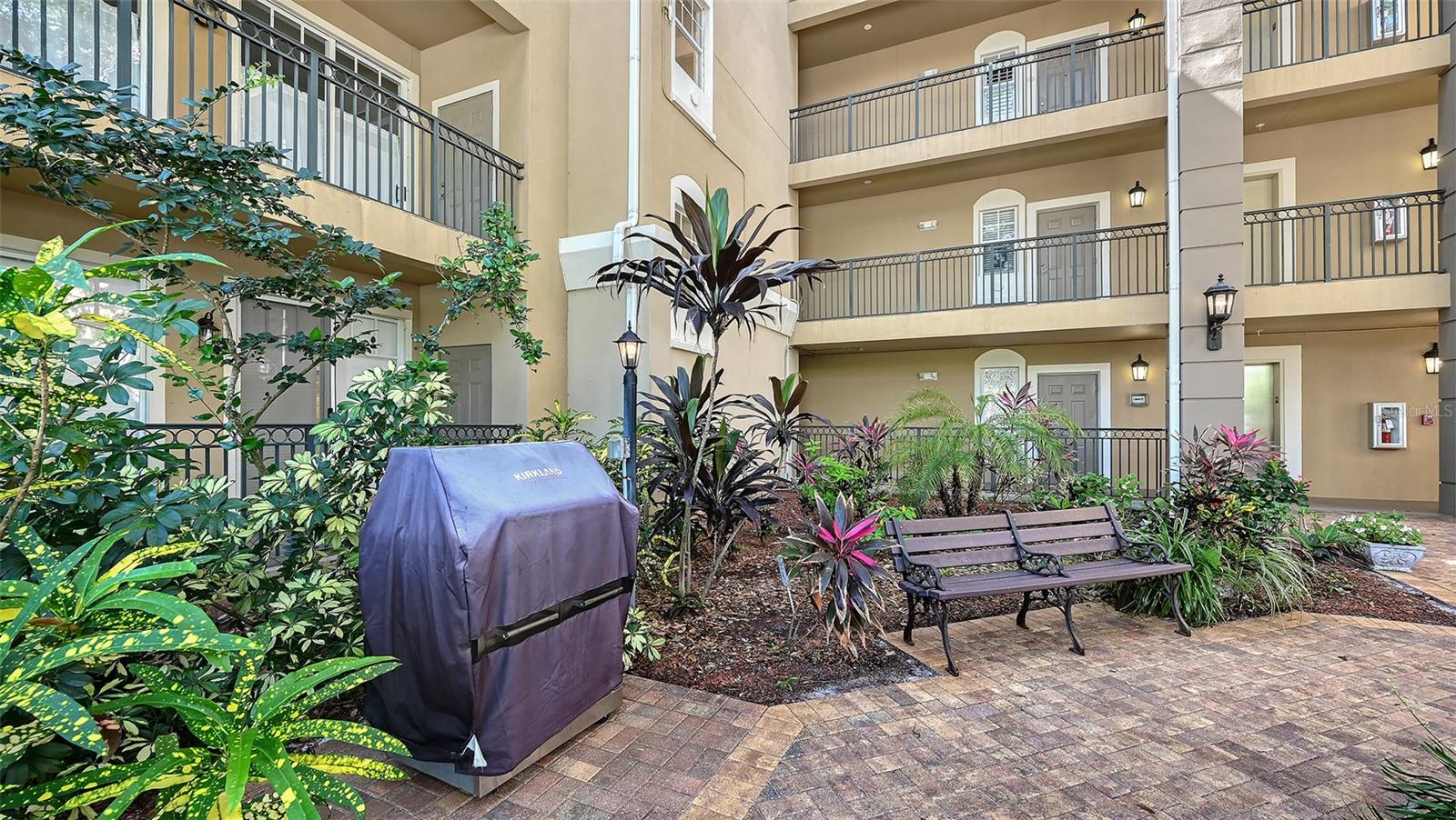 BROADWAY PROMENADE - Residential