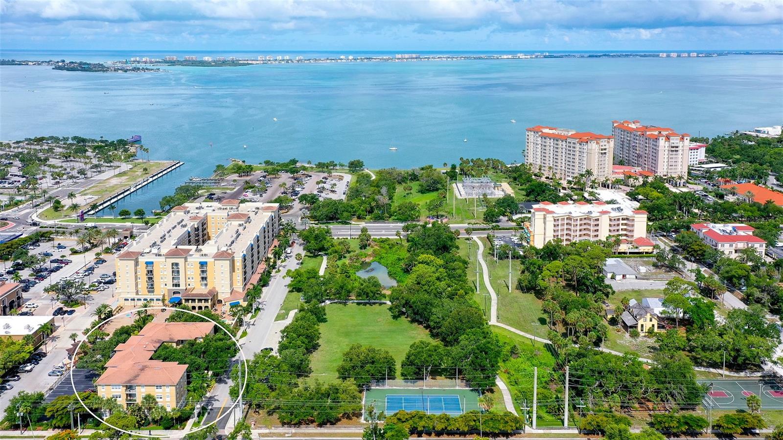 BROADWAY PROMENADE - Residential