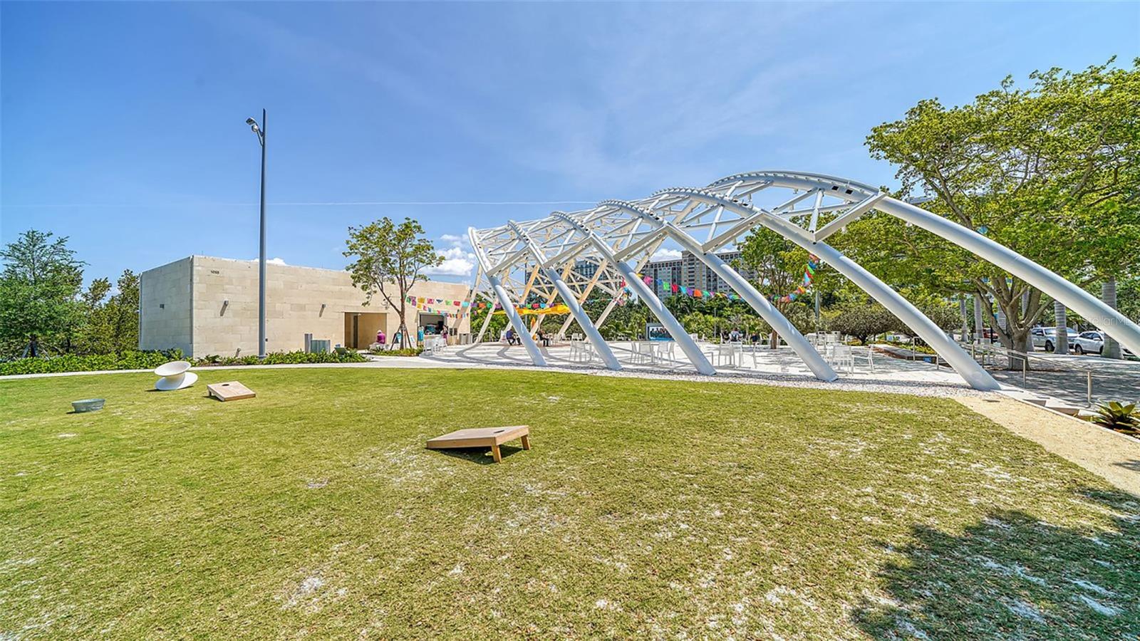 BROADWAY PROMENADE - Residential