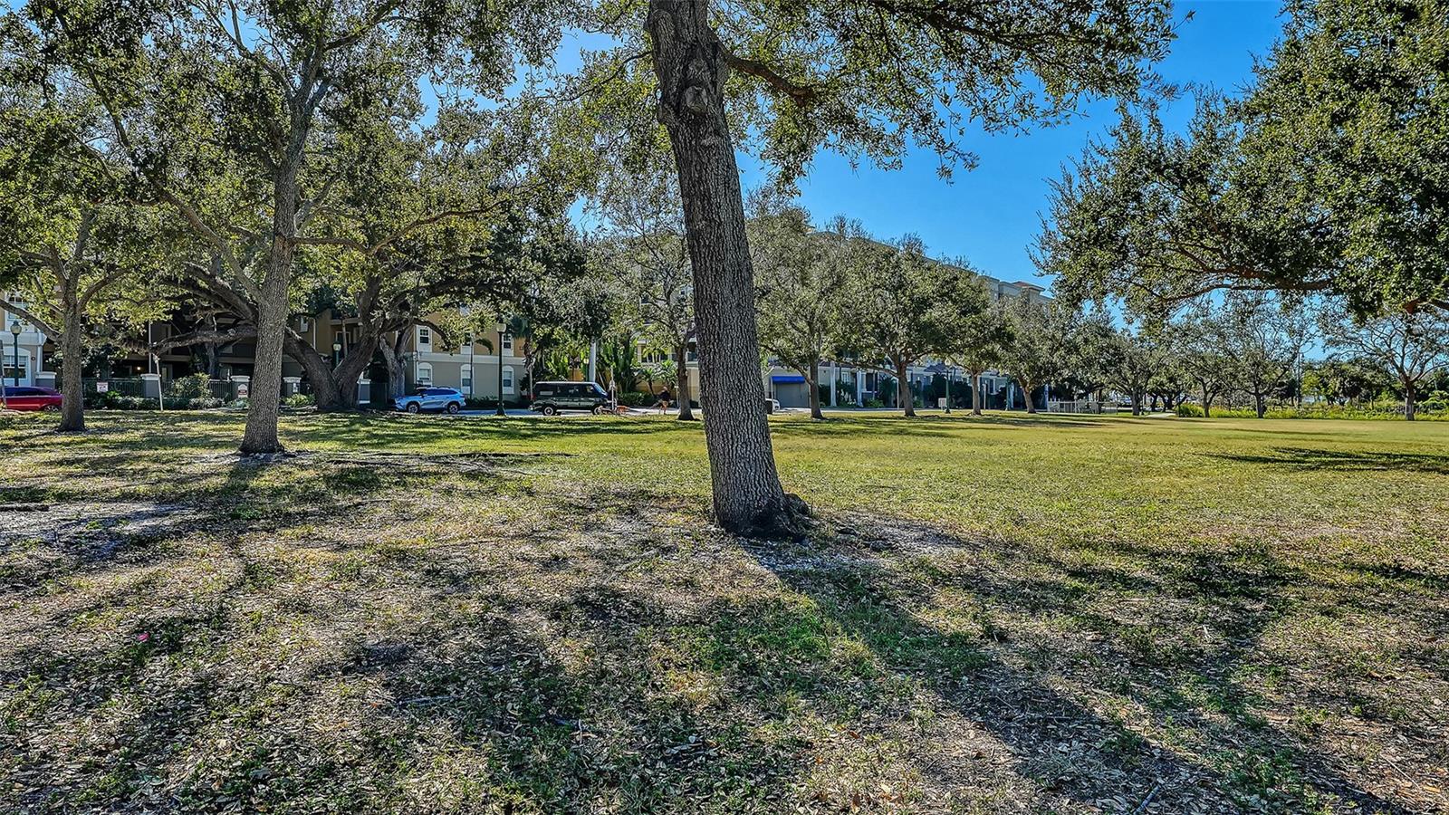 BROADWAY PROMENADE - Residential