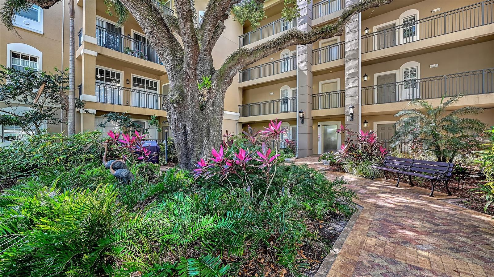 BROADWAY PROMENADE - Residential