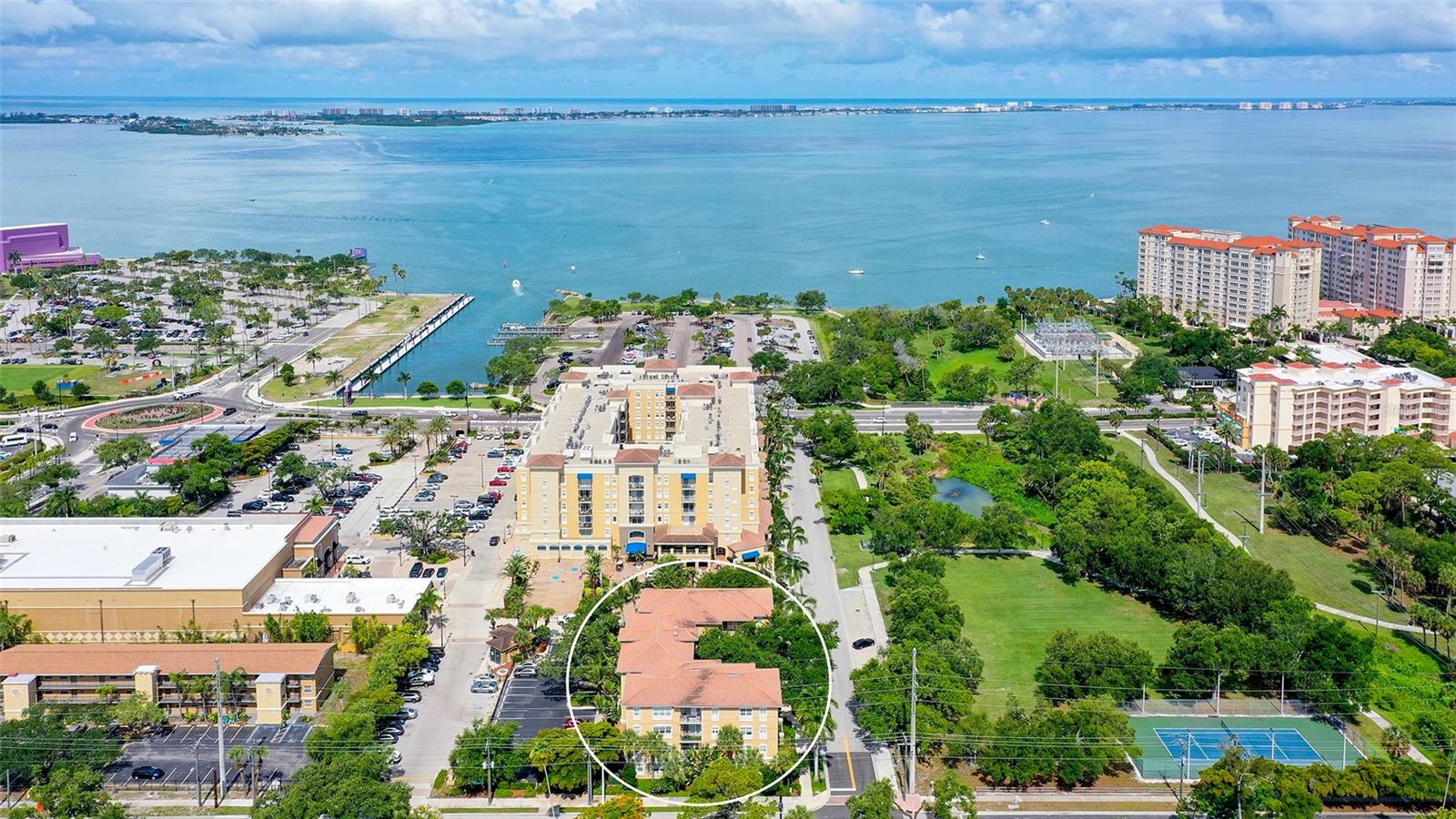 BROADWAY PROMENADE - Residential