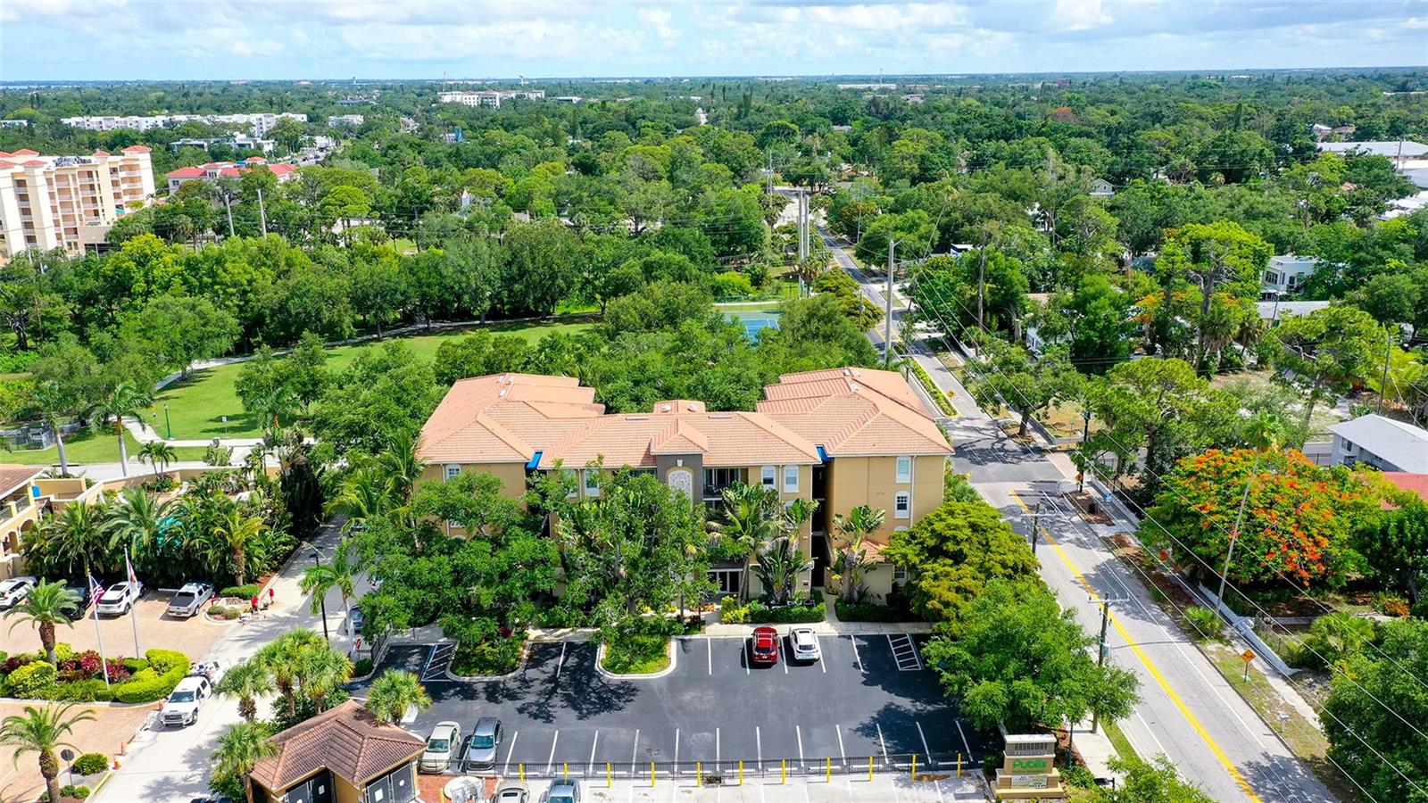 BROADWAY PROMENADE - Residential
