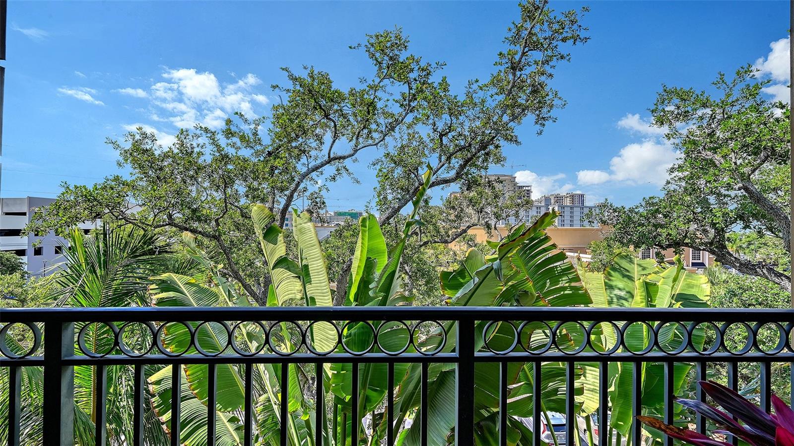 BROADWAY PROMENADE - Residential