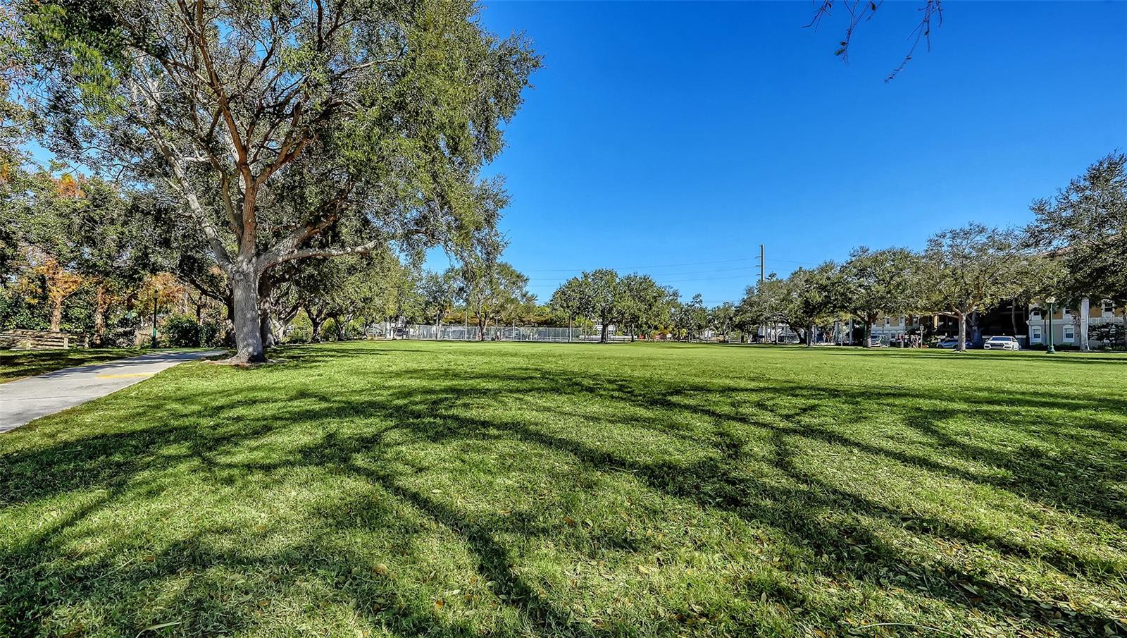 BROADWAY PROMENADE - Residential