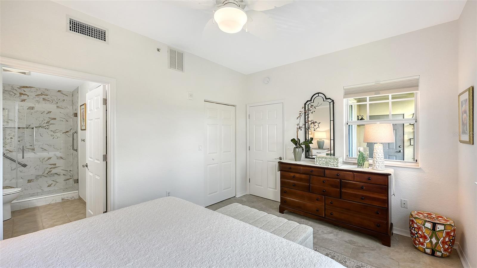BROADWAY PROMENADE - Residential