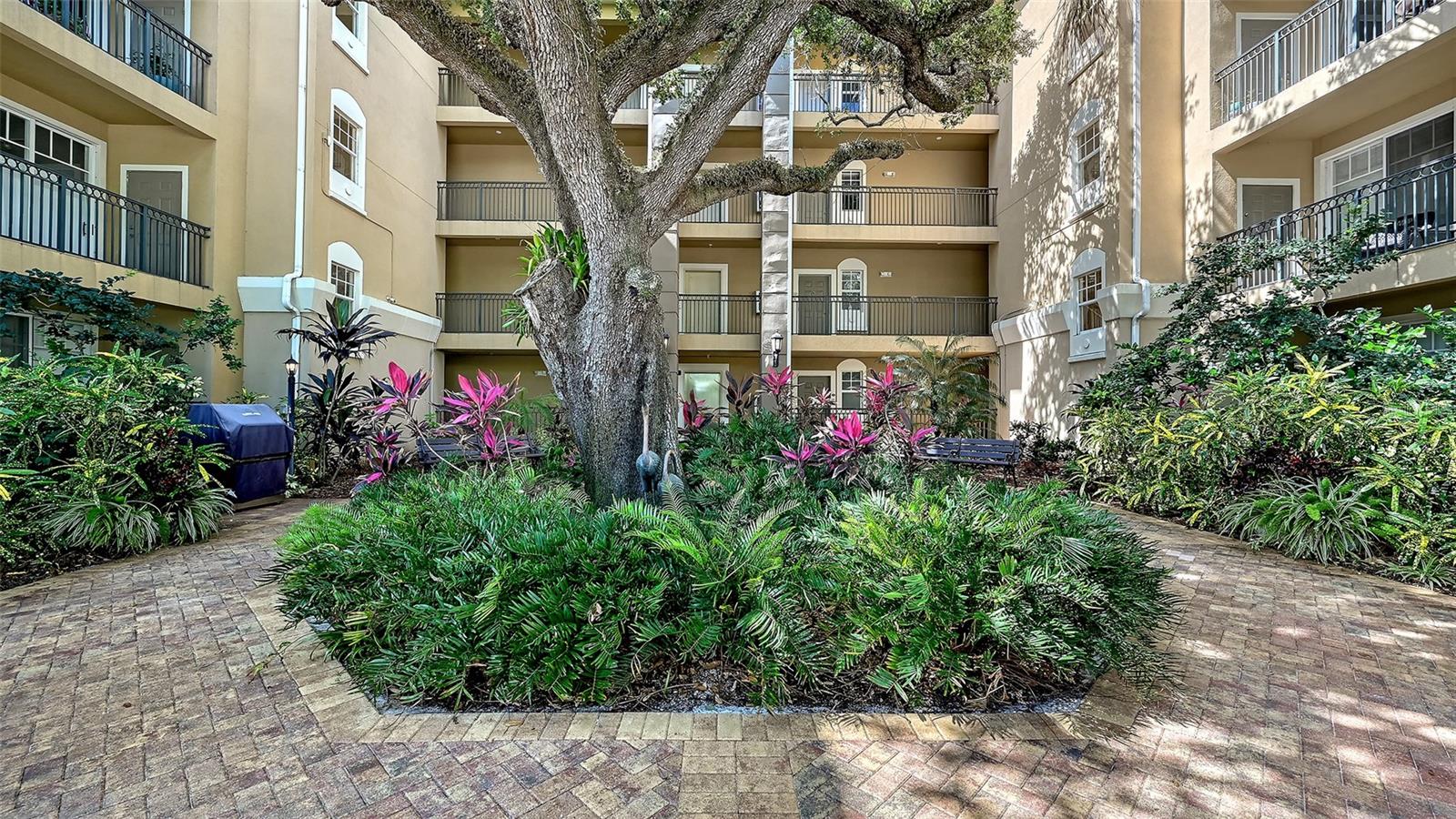 BROADWAY PROMENADE - Residential