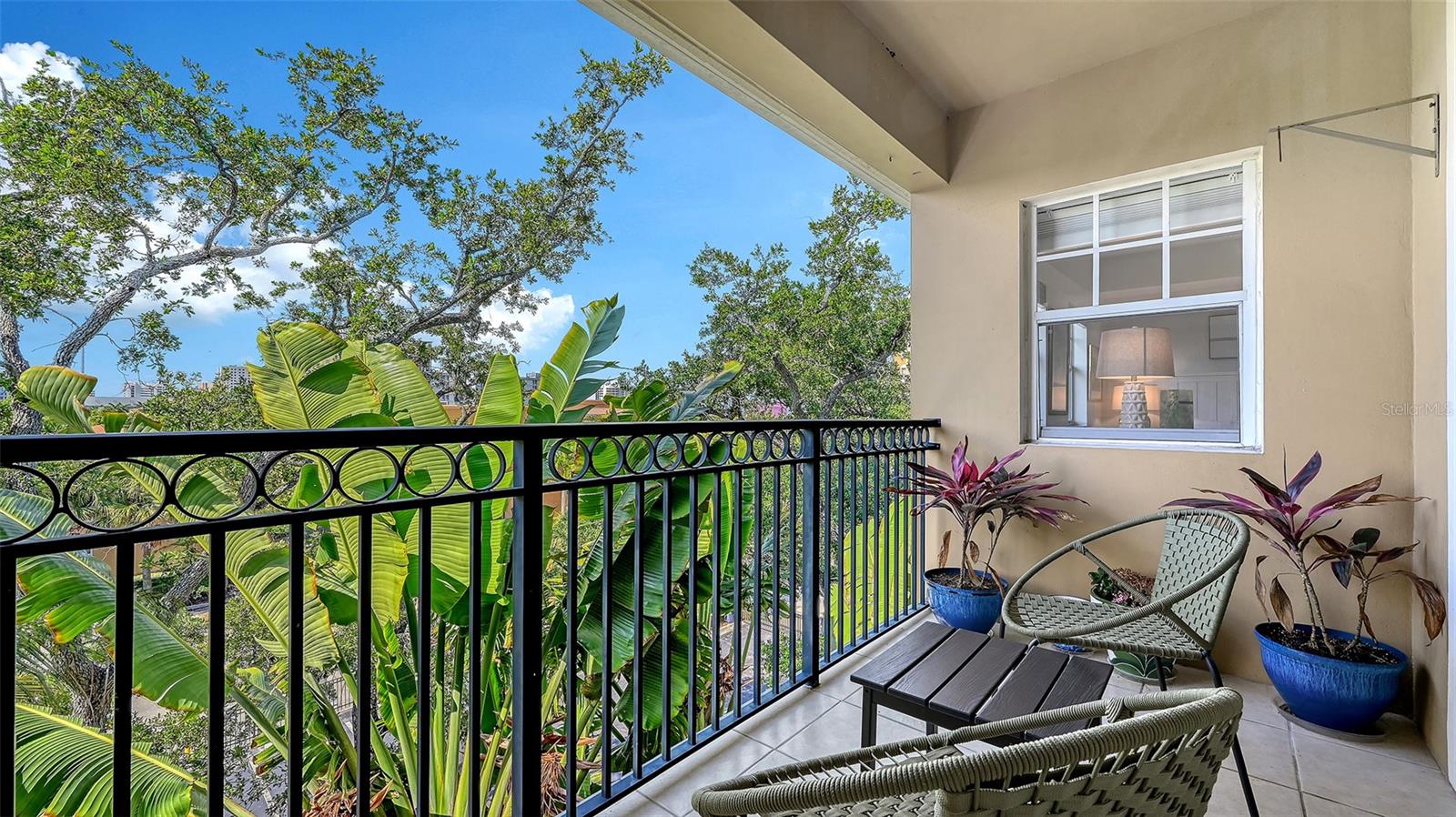 BROADWAY PROMENADE - Residential