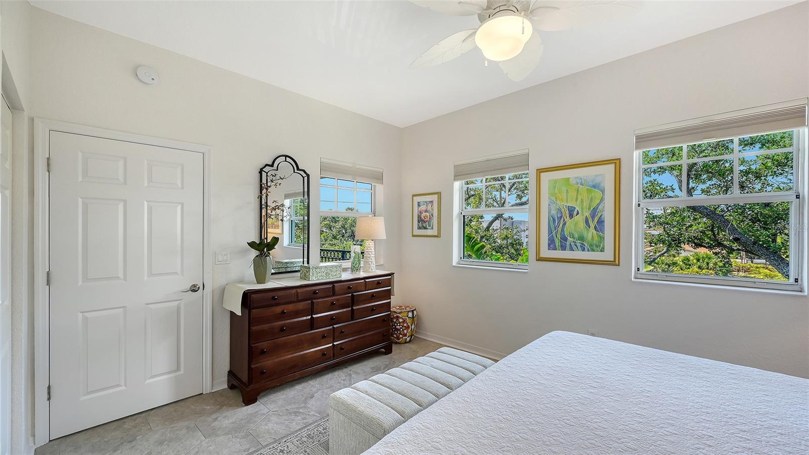 BROADWAY PROMENADE - Residential