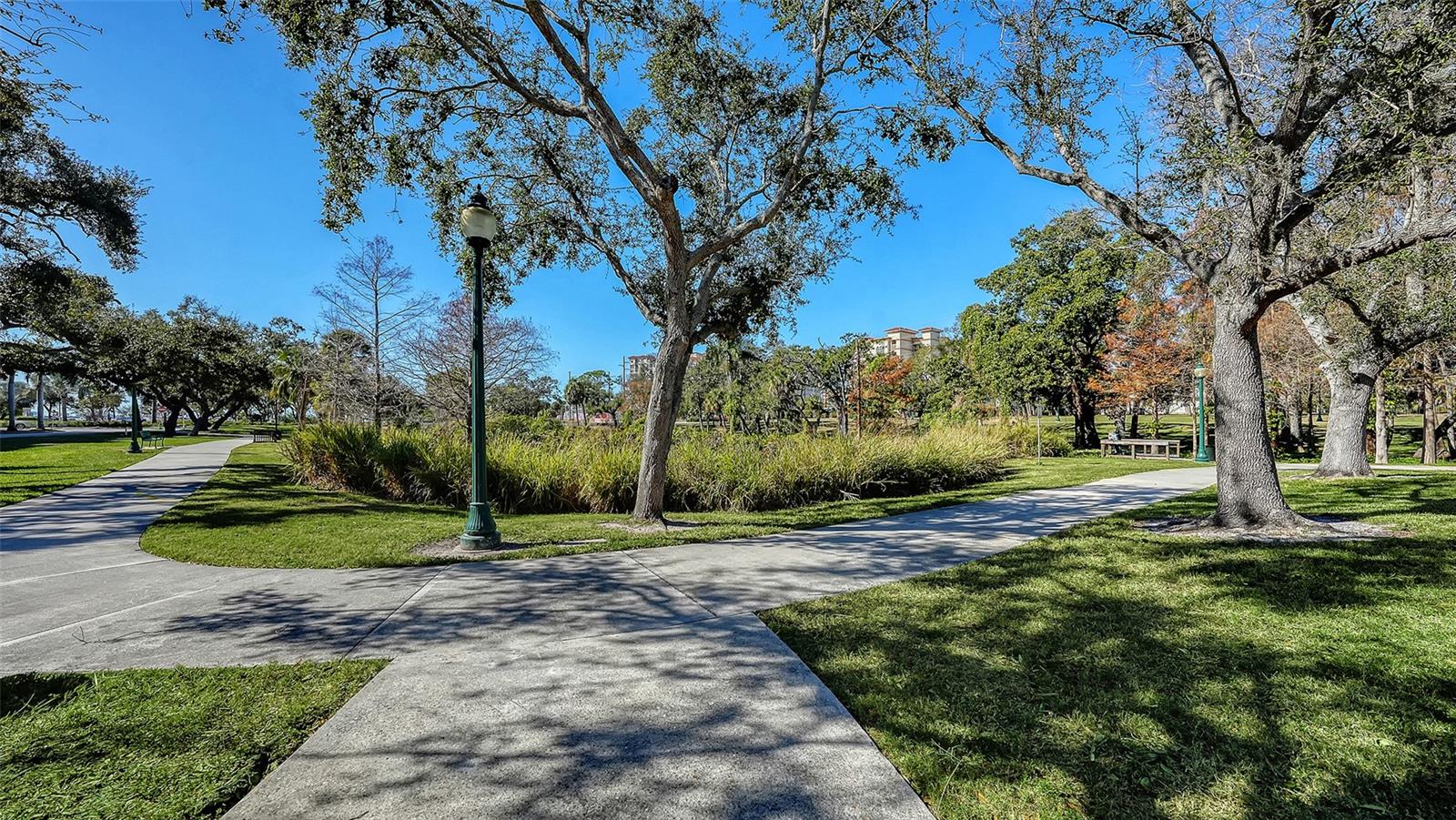 BROADWAY PROMENADE - Residential