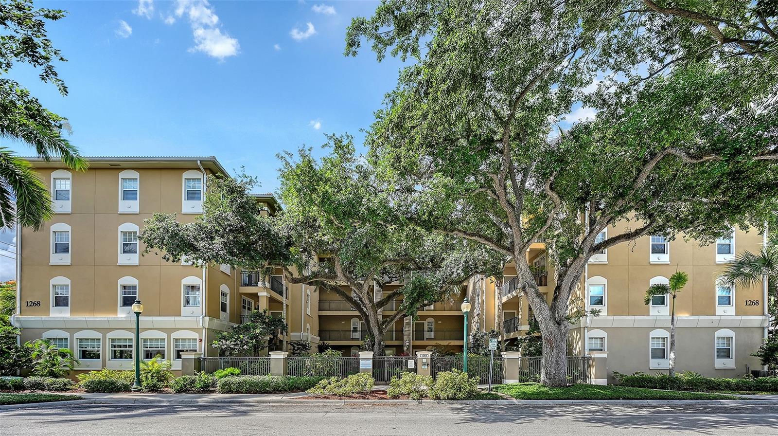 BROADWAY PROMENADE - Residential