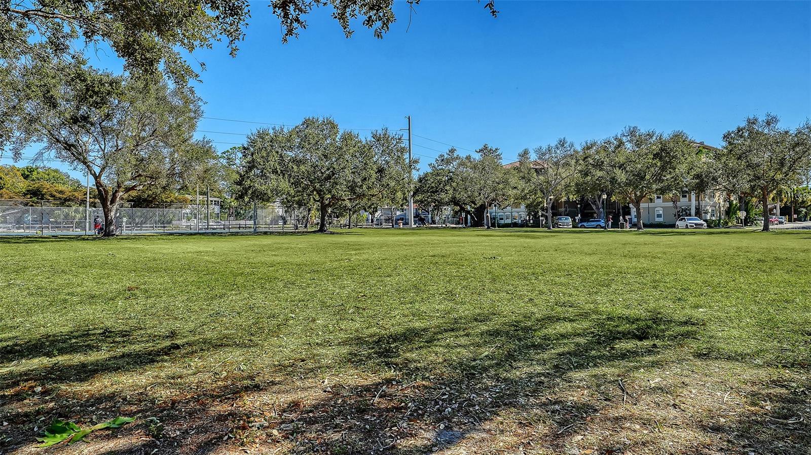 BROADWAY PROMENADE - Residential