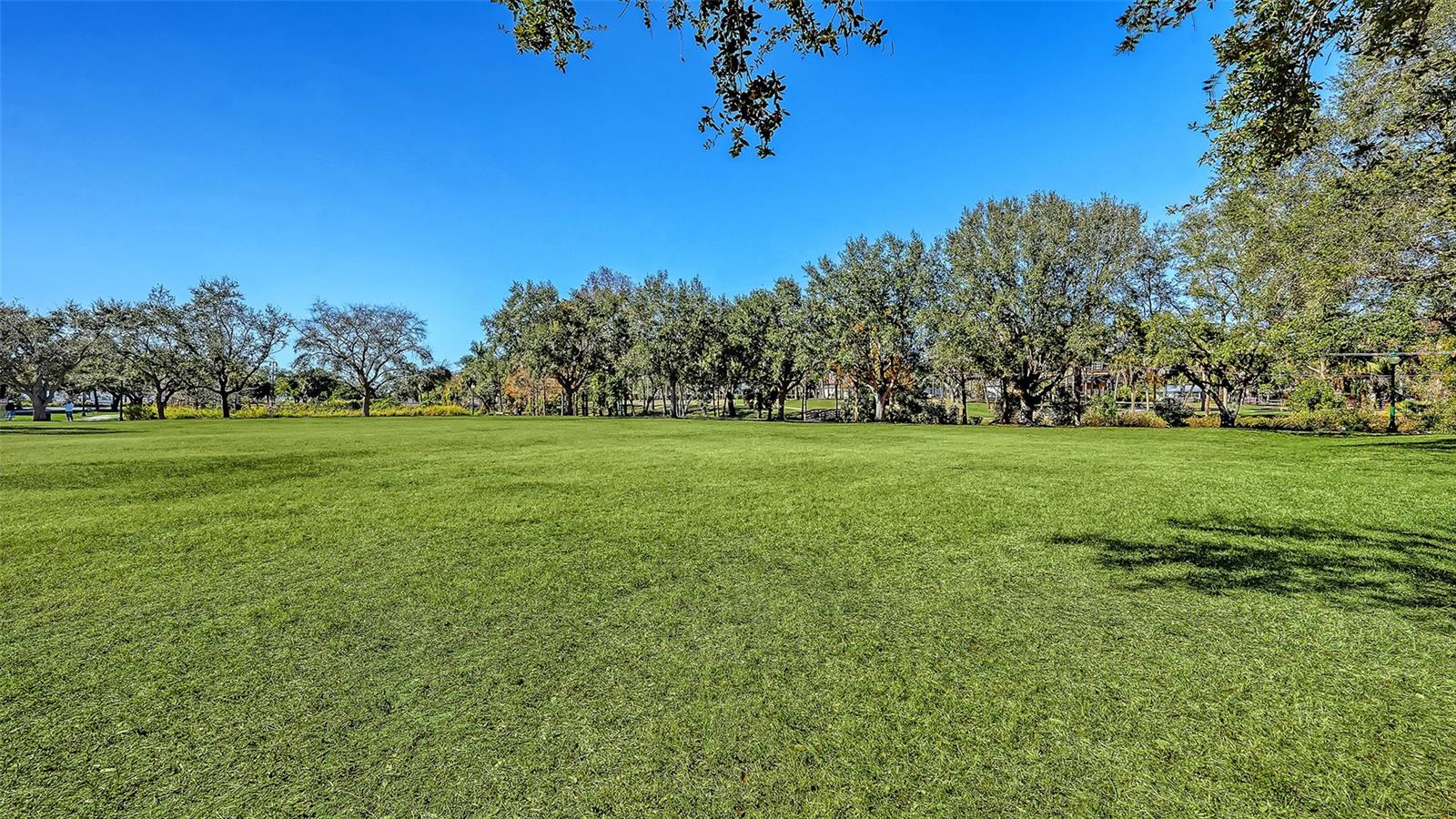 BROADWAY PROMENADE - Residential