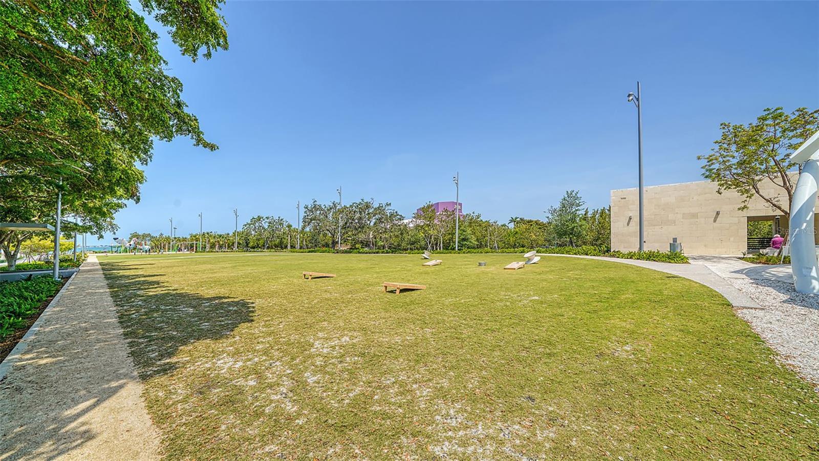 BROADWAY PROMENADE - Residential