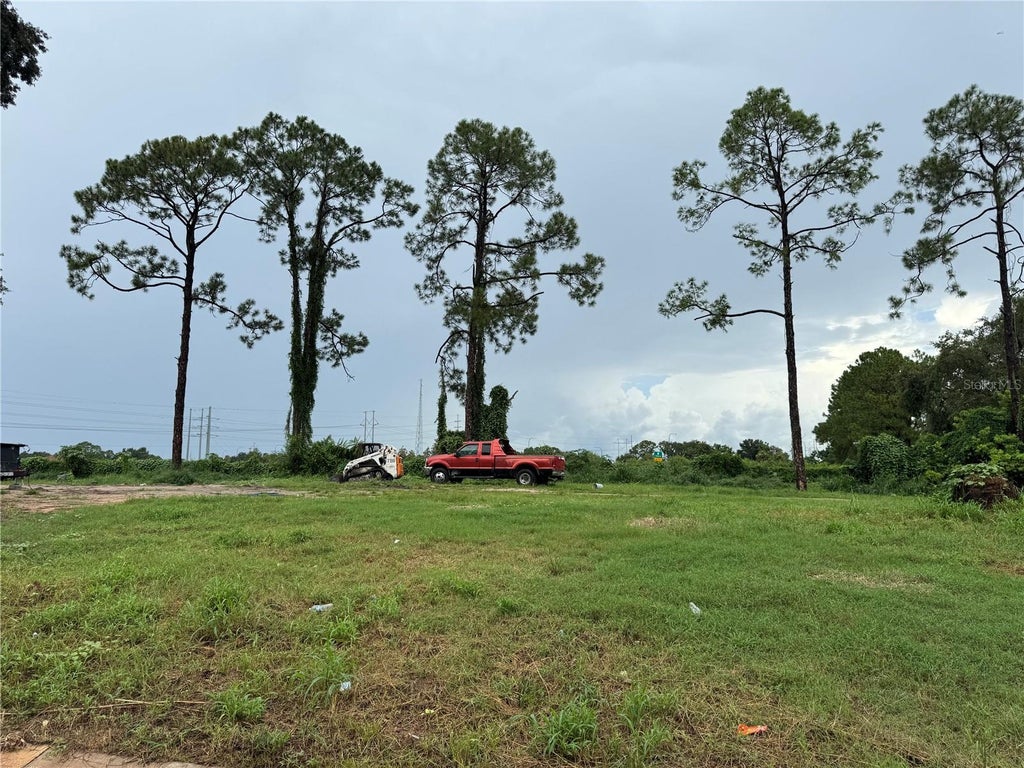 Photo of 402 Ronnie Circle, Orlando, FL 32811 (MLS # O6445368)