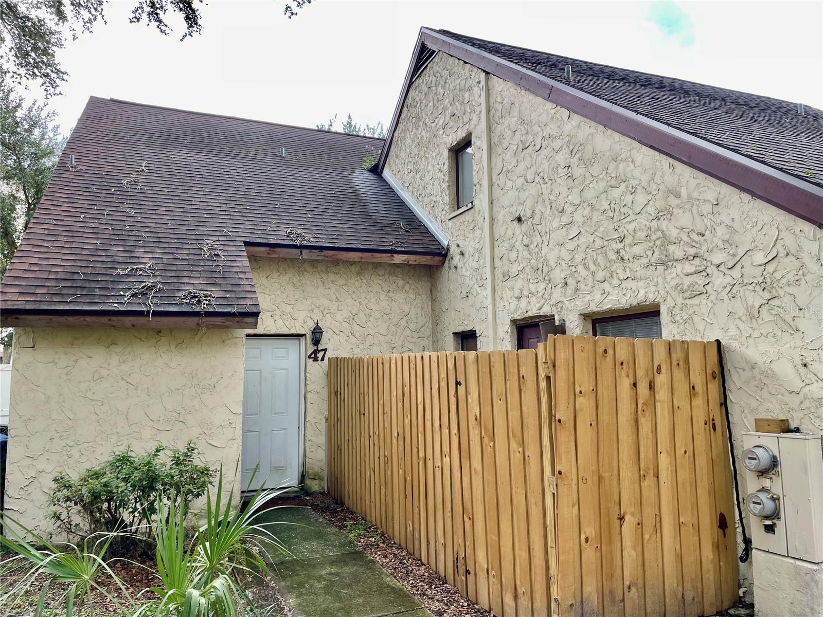 Beautiful 2 bedroom, 1 bathroom town home with washer and dryer with bonus loft! Fresh paint throughout! Updated kitchen and stainless steel appliances. Private fenced yard. Community pool and MORE!!! Close to interstates, restaurants, hospitals, USF and MORE!