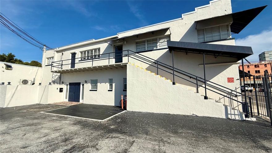 AVAILABLE NOW. Modern, fully renovated first-floor office suite located in the heart of Downtown Orlando. This approximately 1,425 SF space features 4 private offices, a conference room, two restrooms (his & hers), a break room with microwave and refrigerator, a storage area, and private access. WATER and ELECTRICITY INCLUDED. Reserved parking available. Prime location near an exclusive luxury apartment complex, directly across from Creative Village, and just minutes from UCF Downtown, Valencia College Downtown, Kia Center, Exploria Stadium, Dr. Phillips Center for the Performing Arts, and Camping World Stadium, as well as major transit options including Lynx Central Station. Easy access to I-4 and SR 408.

Ideal for professional offices, startups, law firms, consulting practices, or creative studios.
Move-in ready — schedule your showing today.