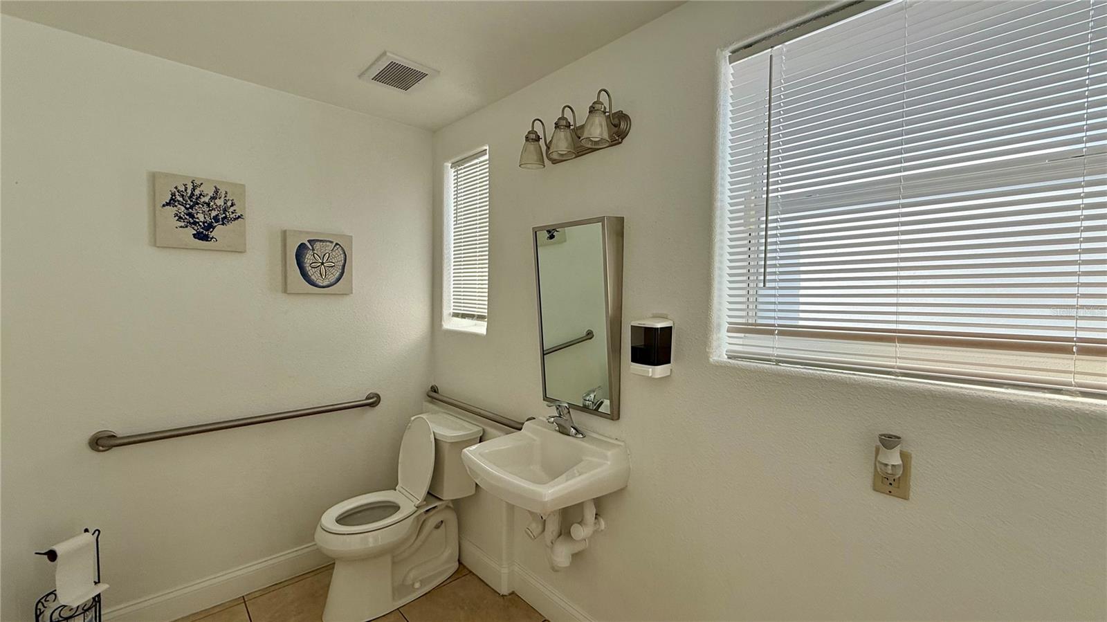 ORANGE GROVE PARK - Commercial Lease