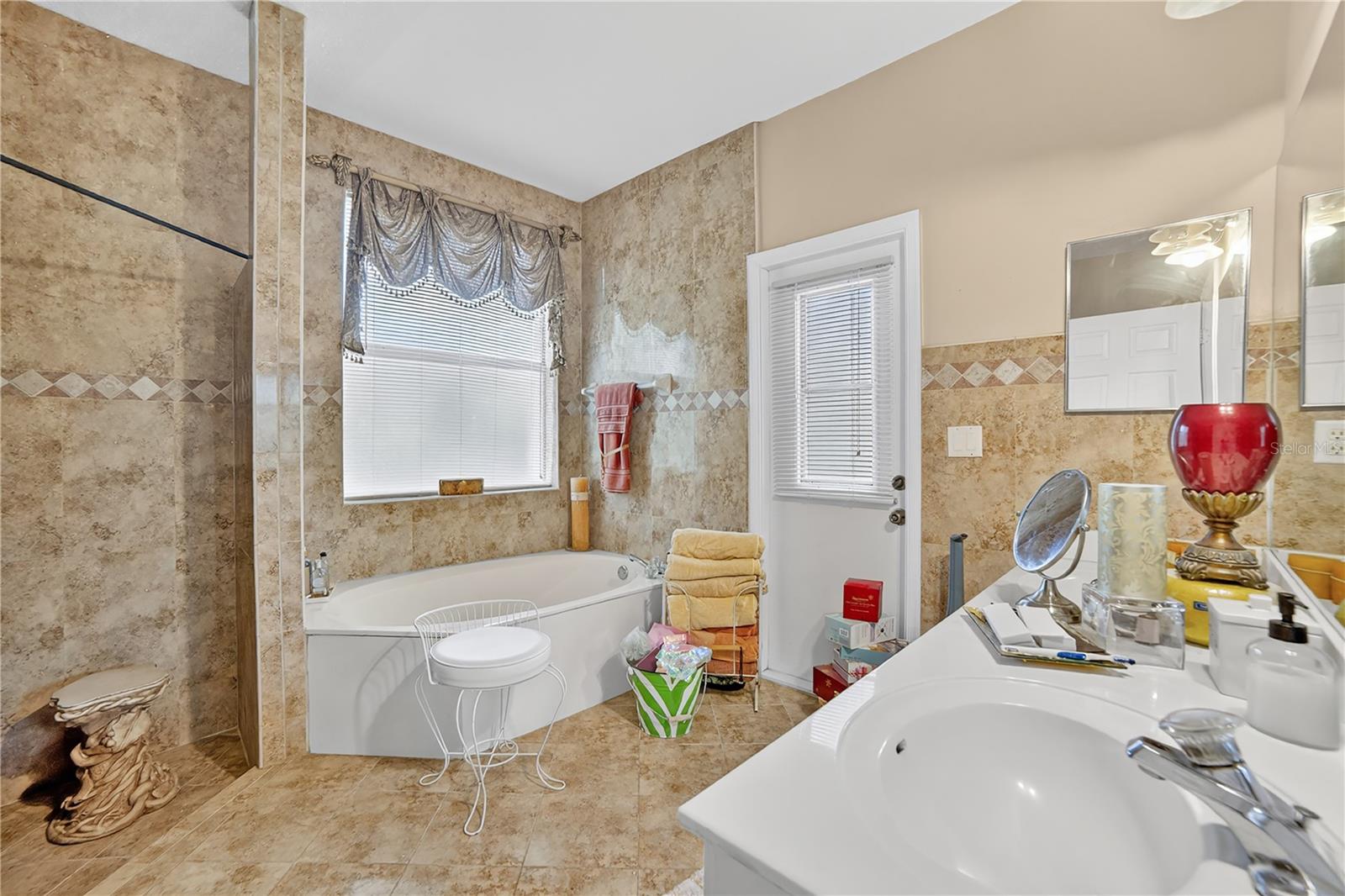 CORAL CREEK 146-6 B - Residential