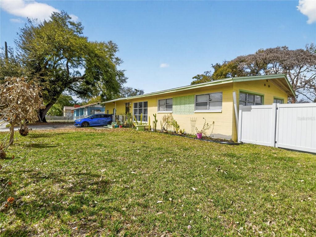 Photo of 621 18th Street, Orlando, FL 32805 (MLS # O6388035)