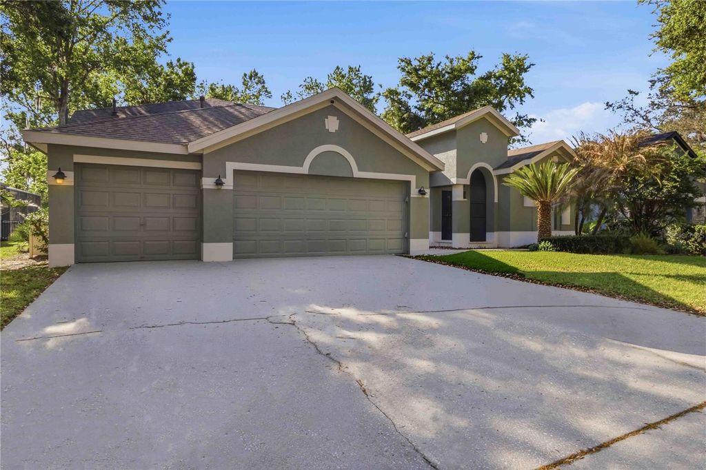 Photo of 5622 Osprey Park Place, Lithia, FL 33547 (MLS # TB8486338)