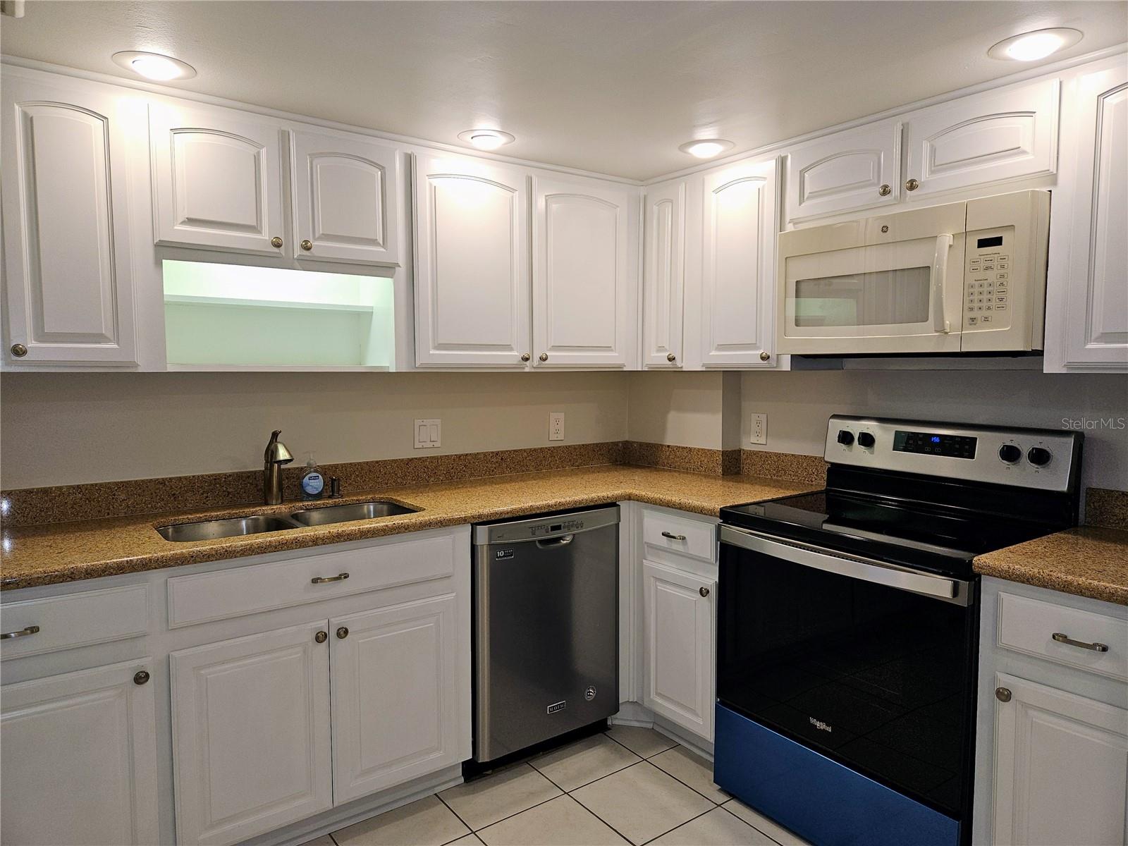 KEY CAPRI CONDO - Residential