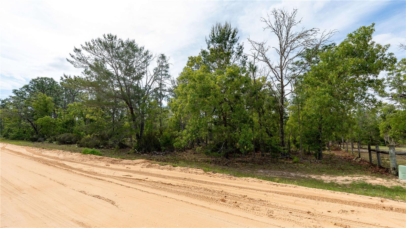 MELROSE LANDING - Land