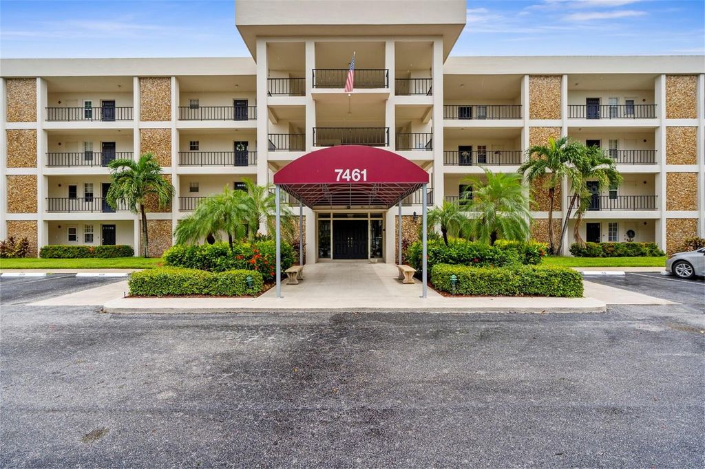 Photo of 7461 W Country Club Drive N #310, Sarasota, FL 34243 (MLS # A4663481)