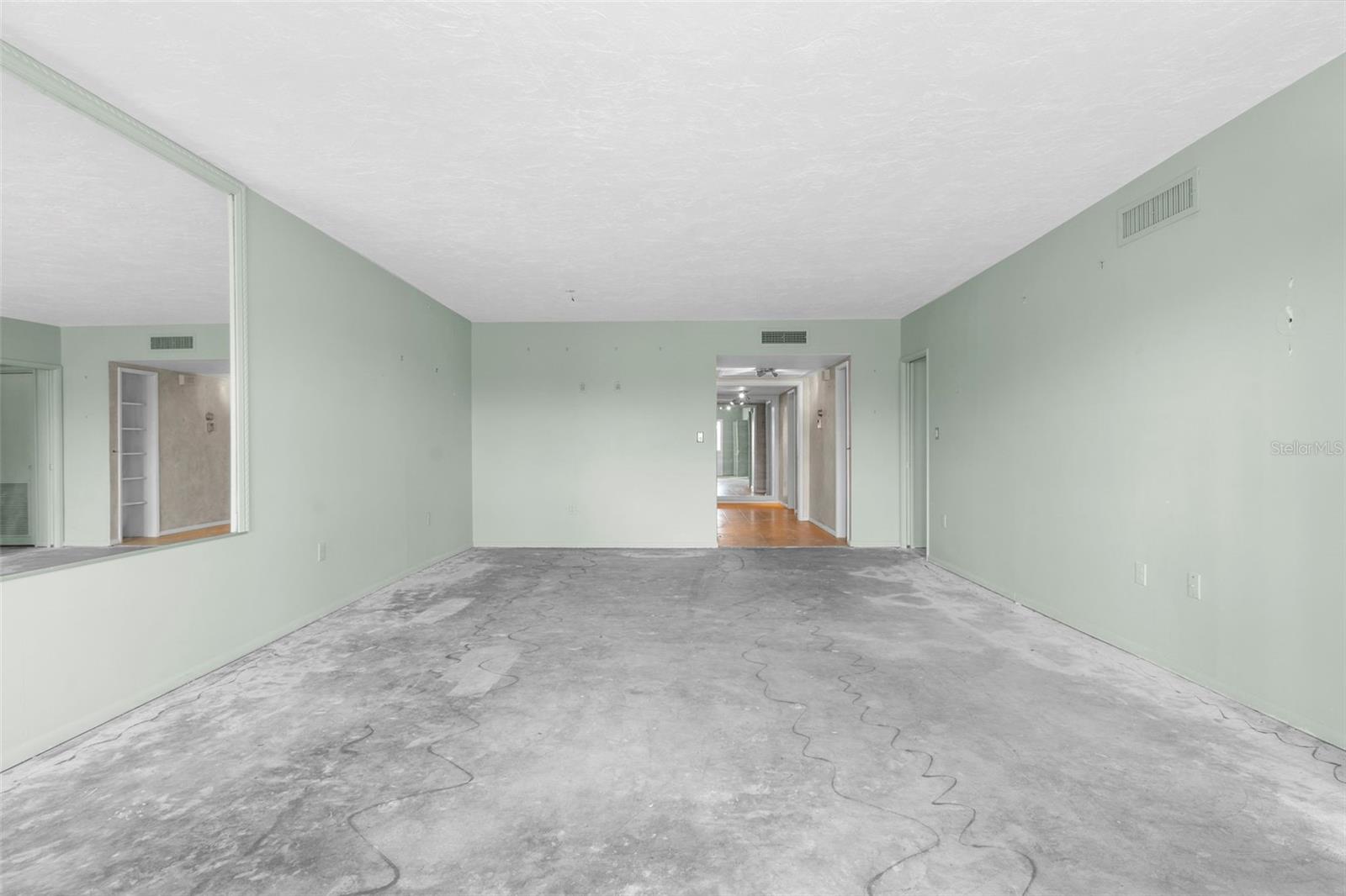 NO 1 PALM-AIRE DESOTO LAKES CC APT CONDO - Residential