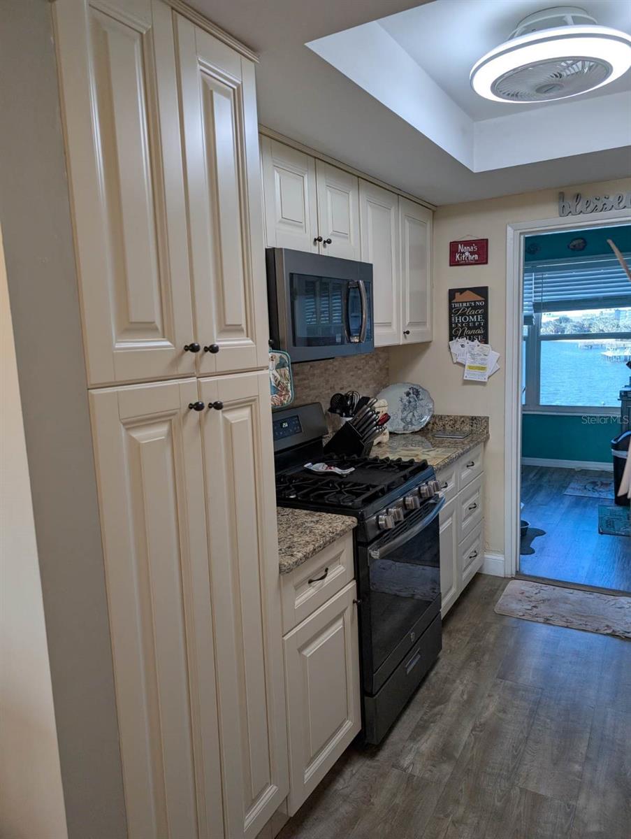1898 SHORE DRIVE S 311