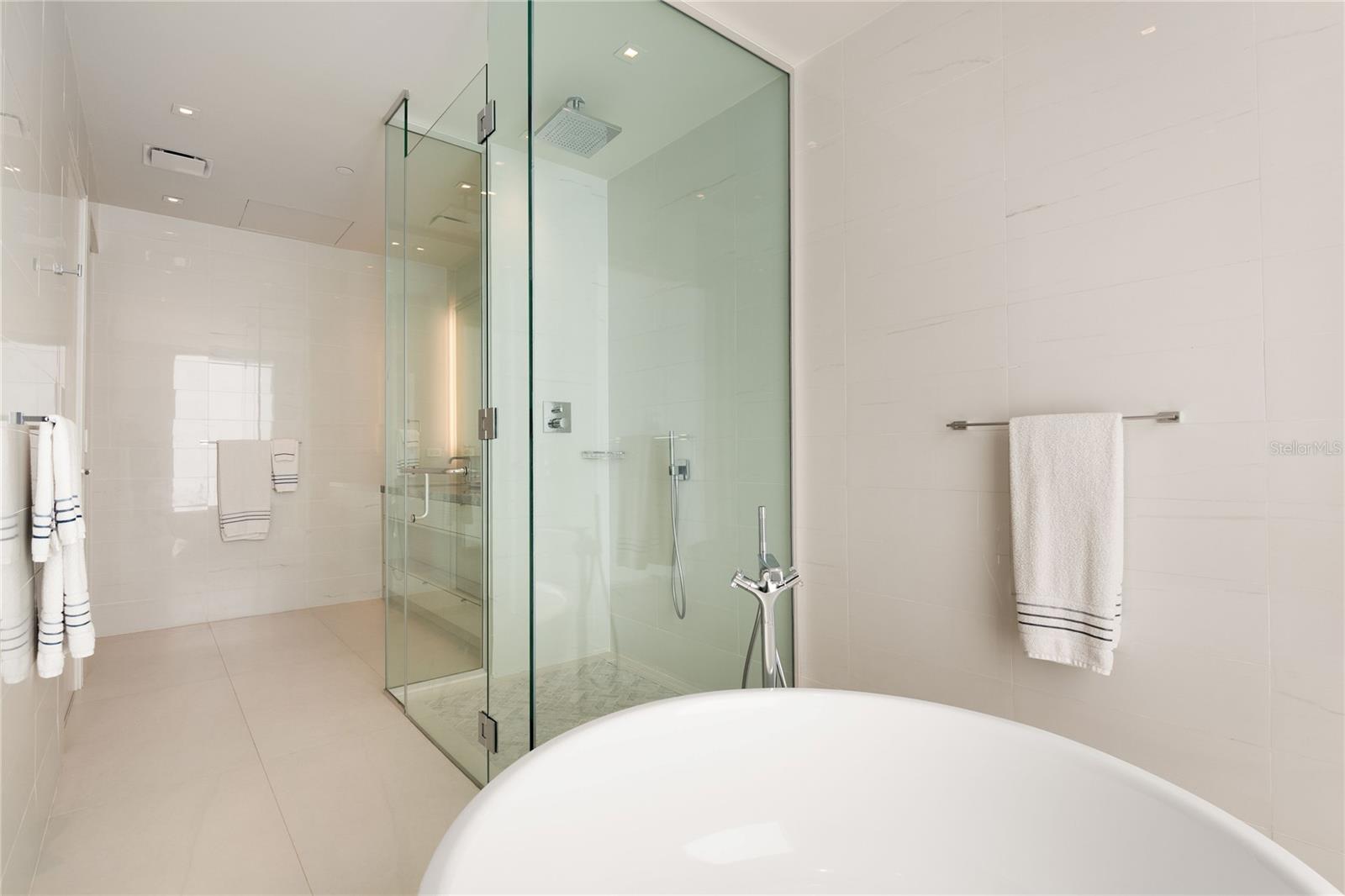 OCEAN DRIVE ST. REGIS BAHIA BEACH - Residential