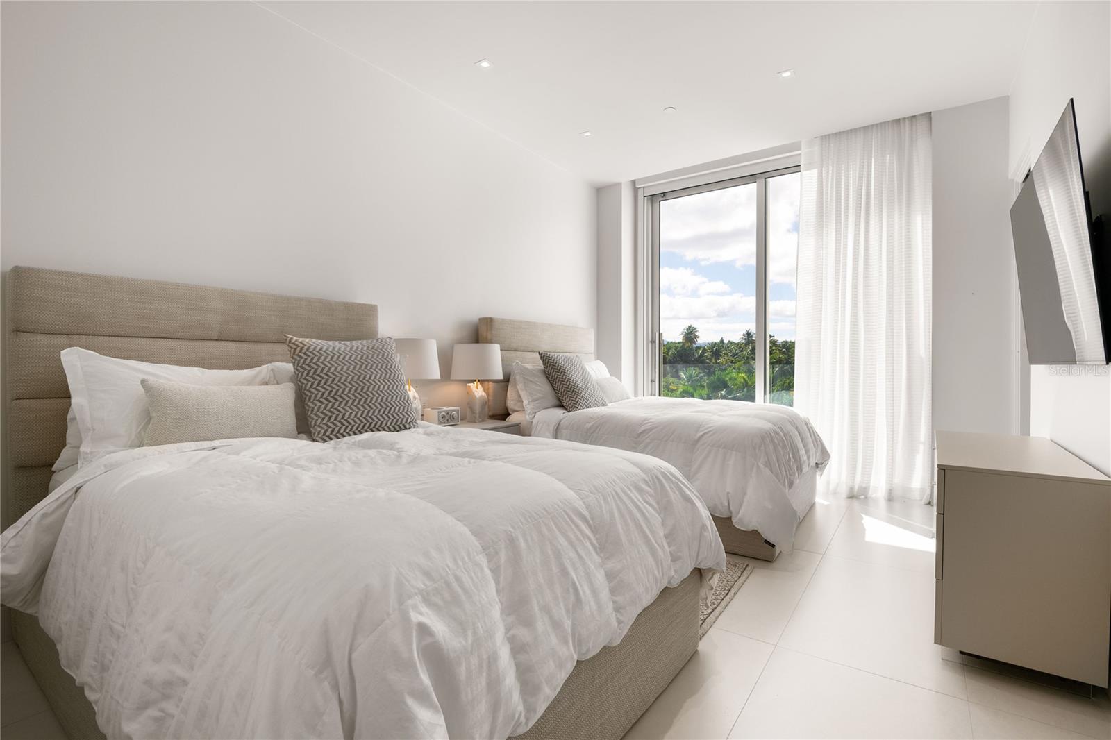 OCEAN DRIVE ST. REGIS BAHIA BEACH - Residential